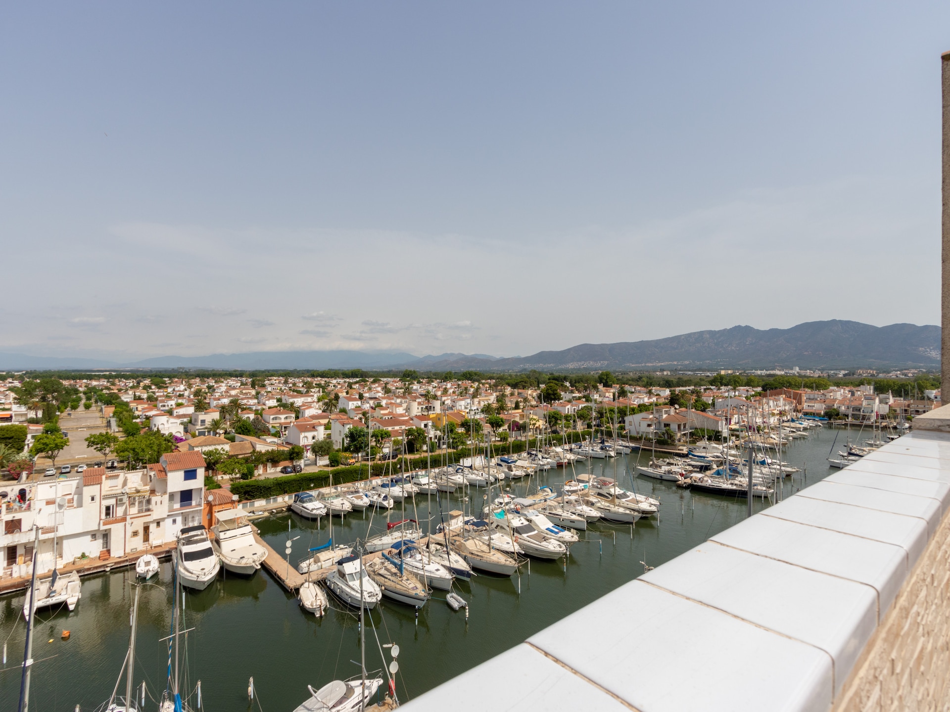 Ruim appartement met zeezicht en terras aan de golfbaan in Empuriabrava - foto 38