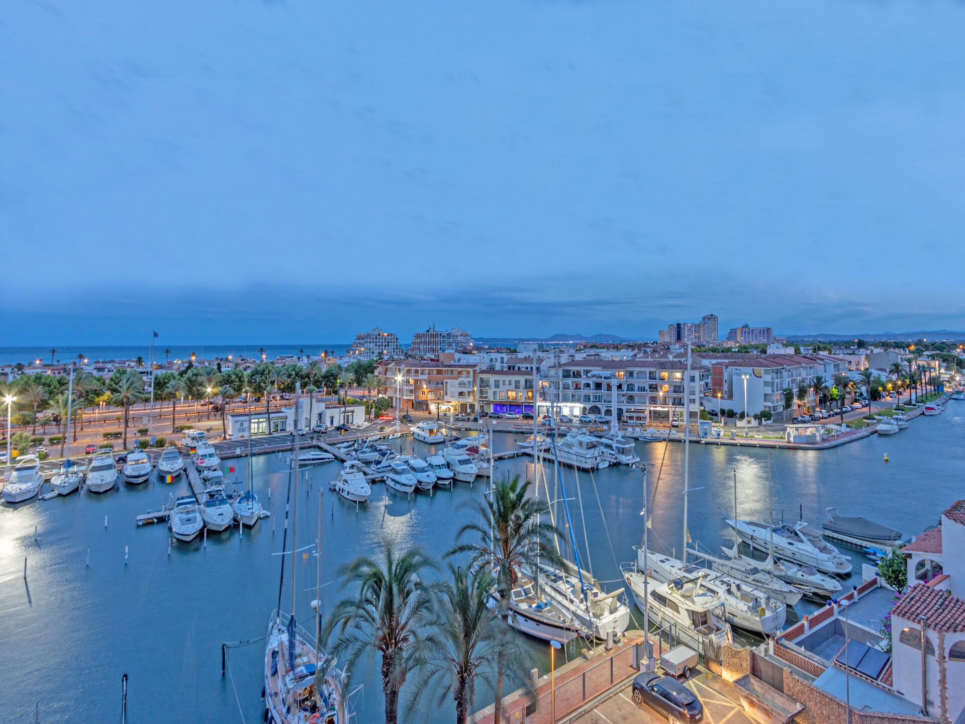 Ruim appartement met zeezicht en terras aan de golfbaan in Empuriabrava - foto 32