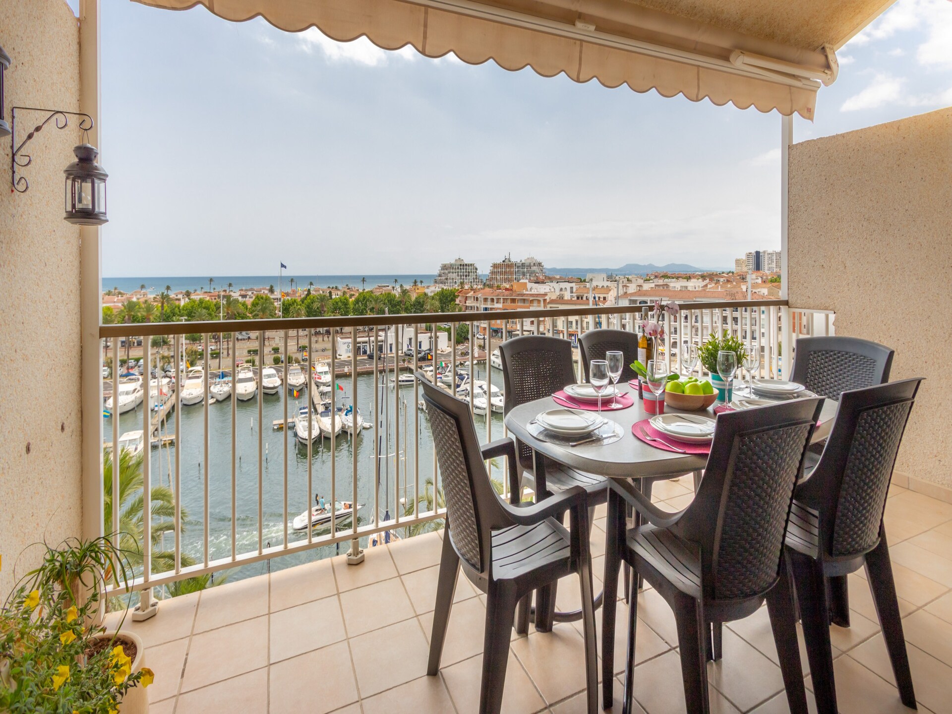 Ruim appartement met zeezicht en terras aan de golfbaan in Empuriabrava - foto 40