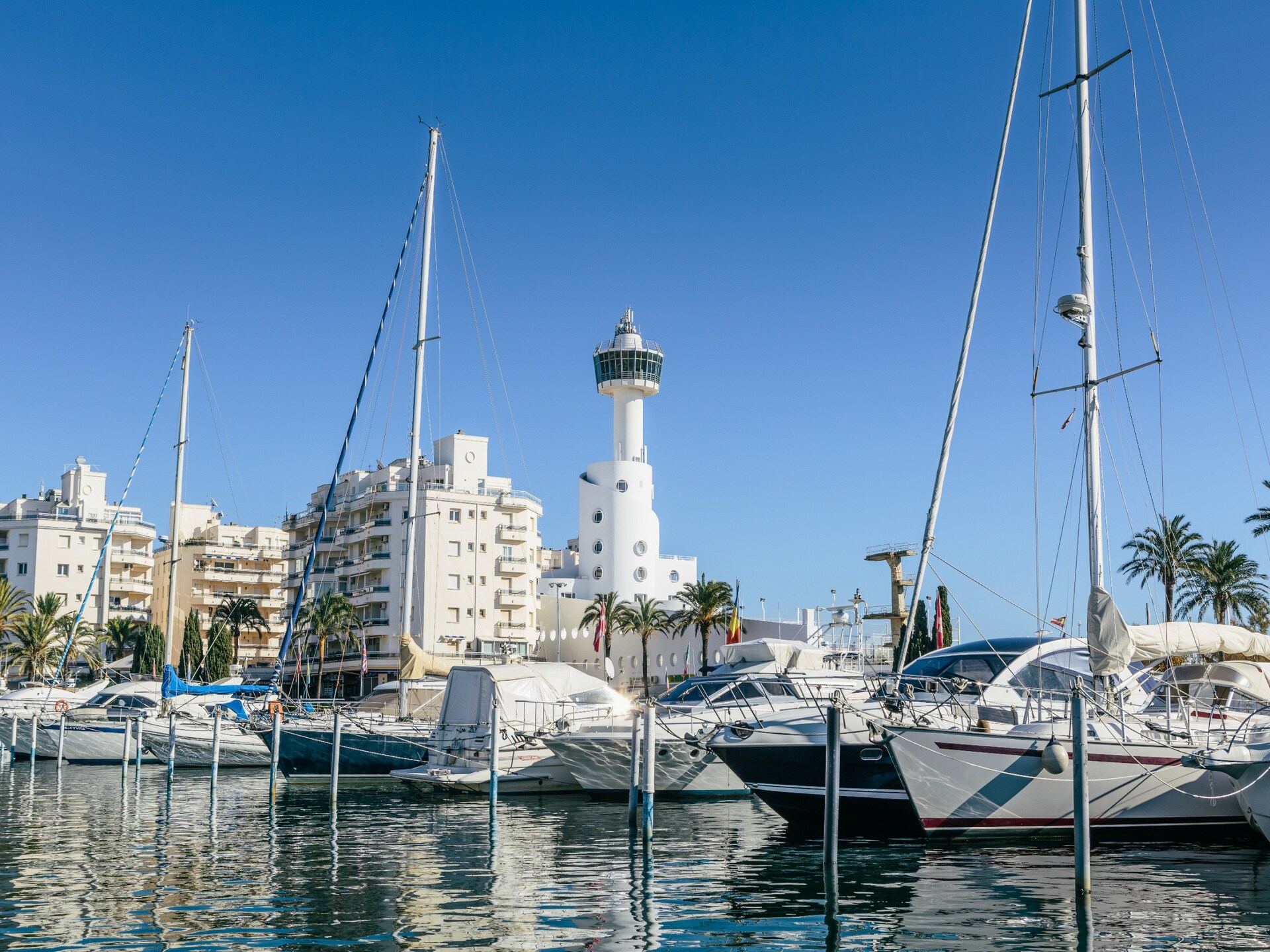 Ruim appartement met zeezicht en terras aan de golfbaan in Empuriabrava - foto 31