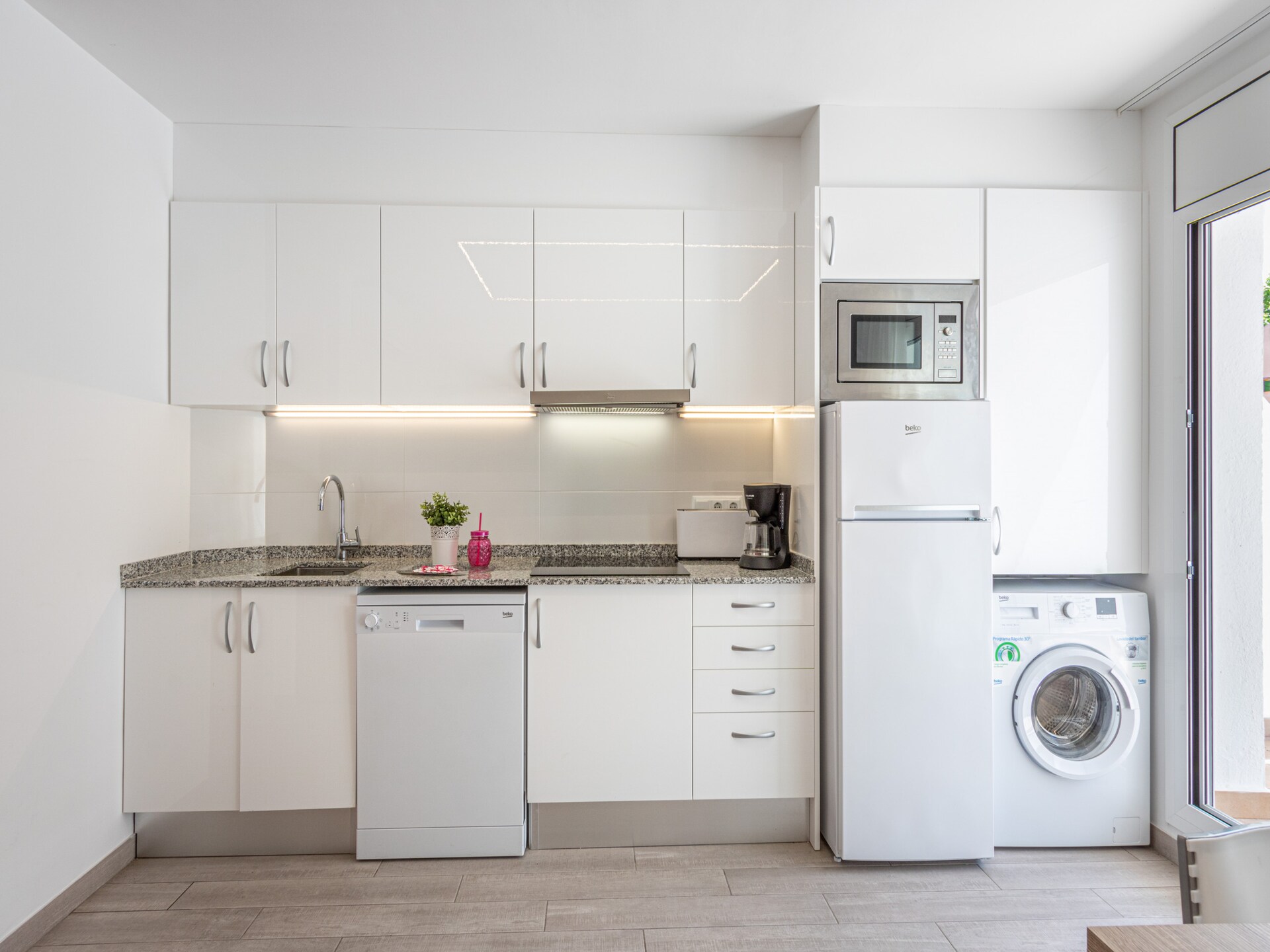 Licht appartement op de eerste verdieping met privéterras, vlakbij het strand - foto 2
