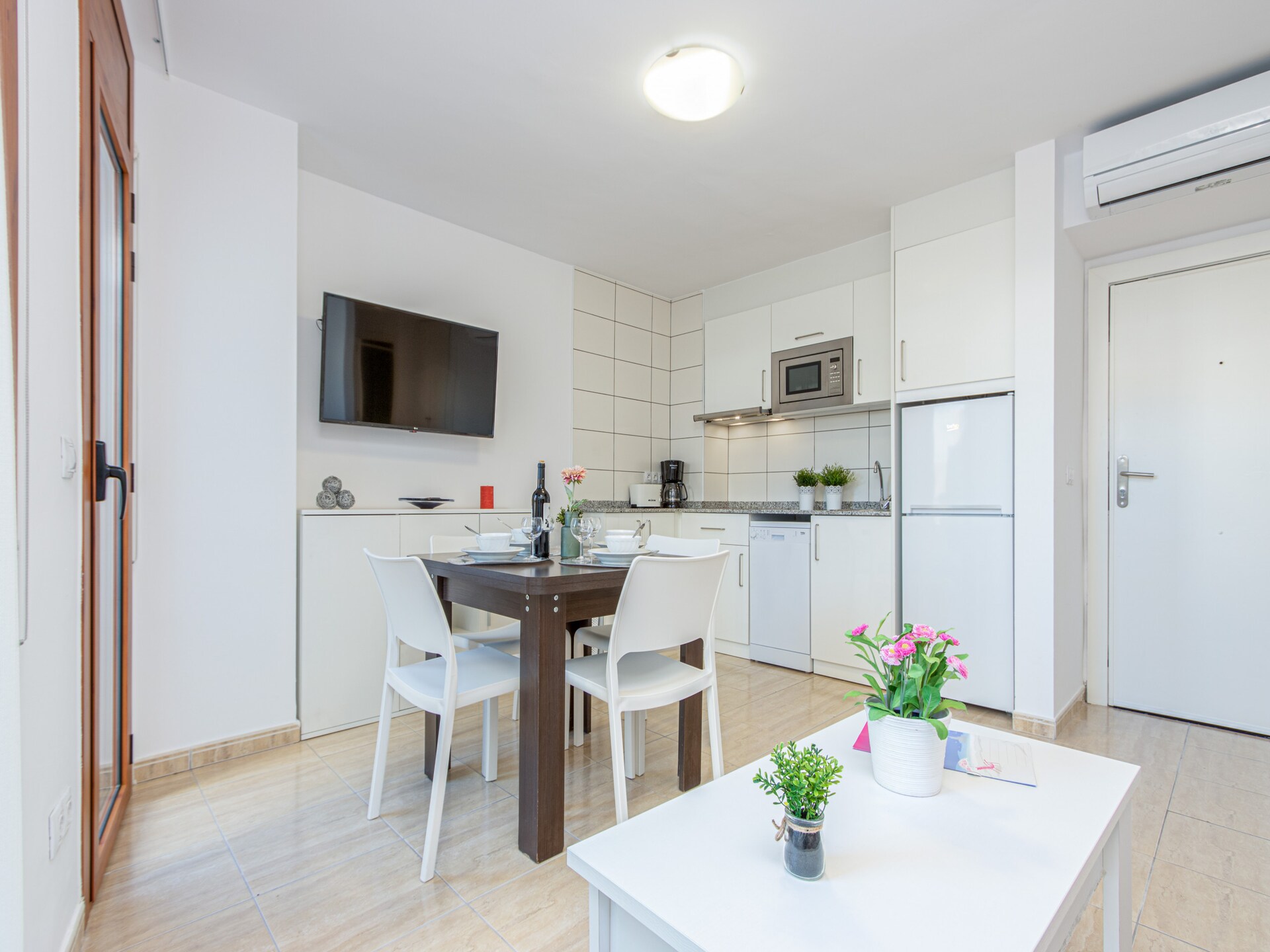 4-persoons modern appartement direct aan het strand in Rosas - foto 3