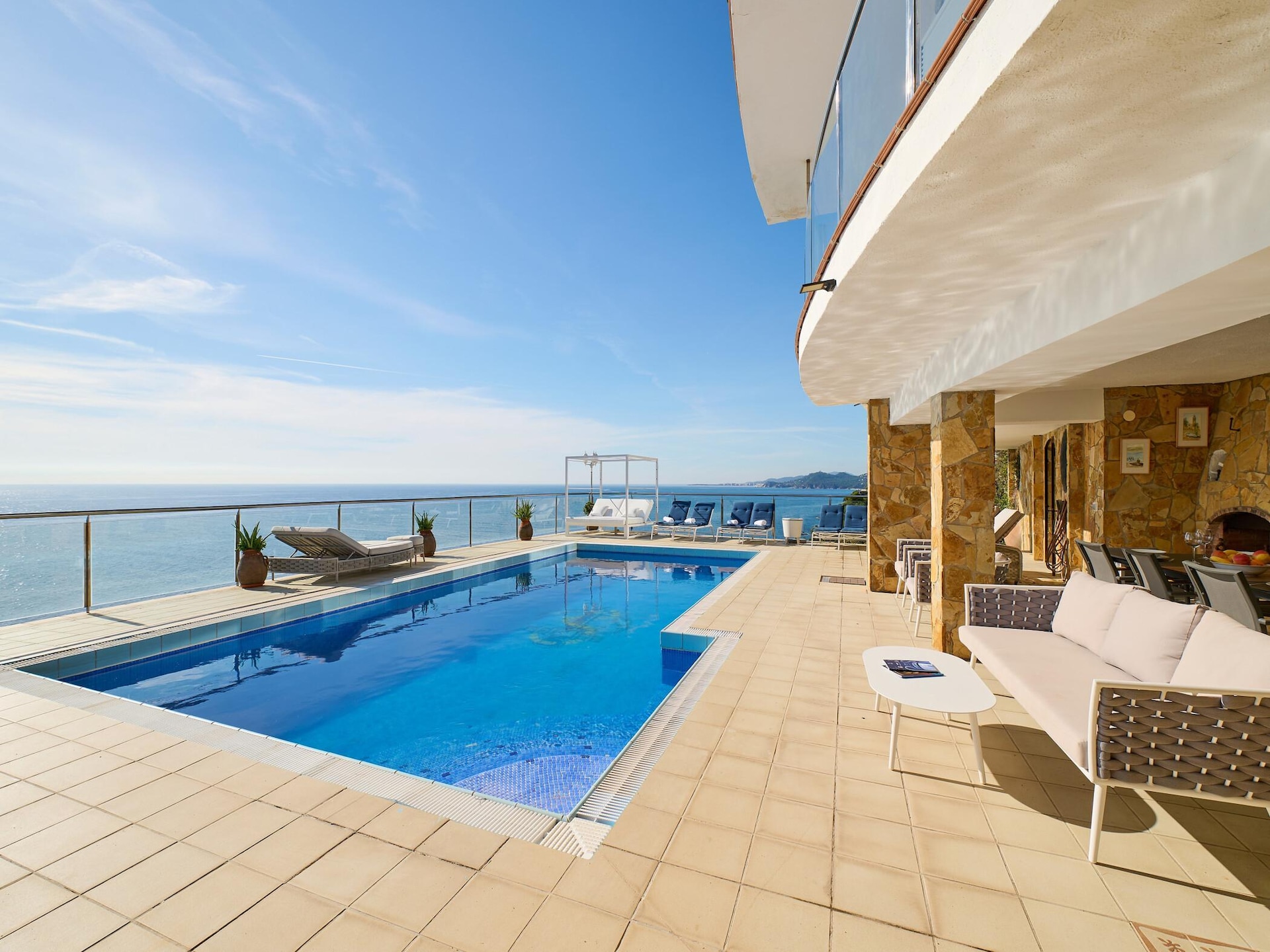 Op 1,5 km van het strand: Ruime villa Canyelles in Lloret de Mar - foto 8