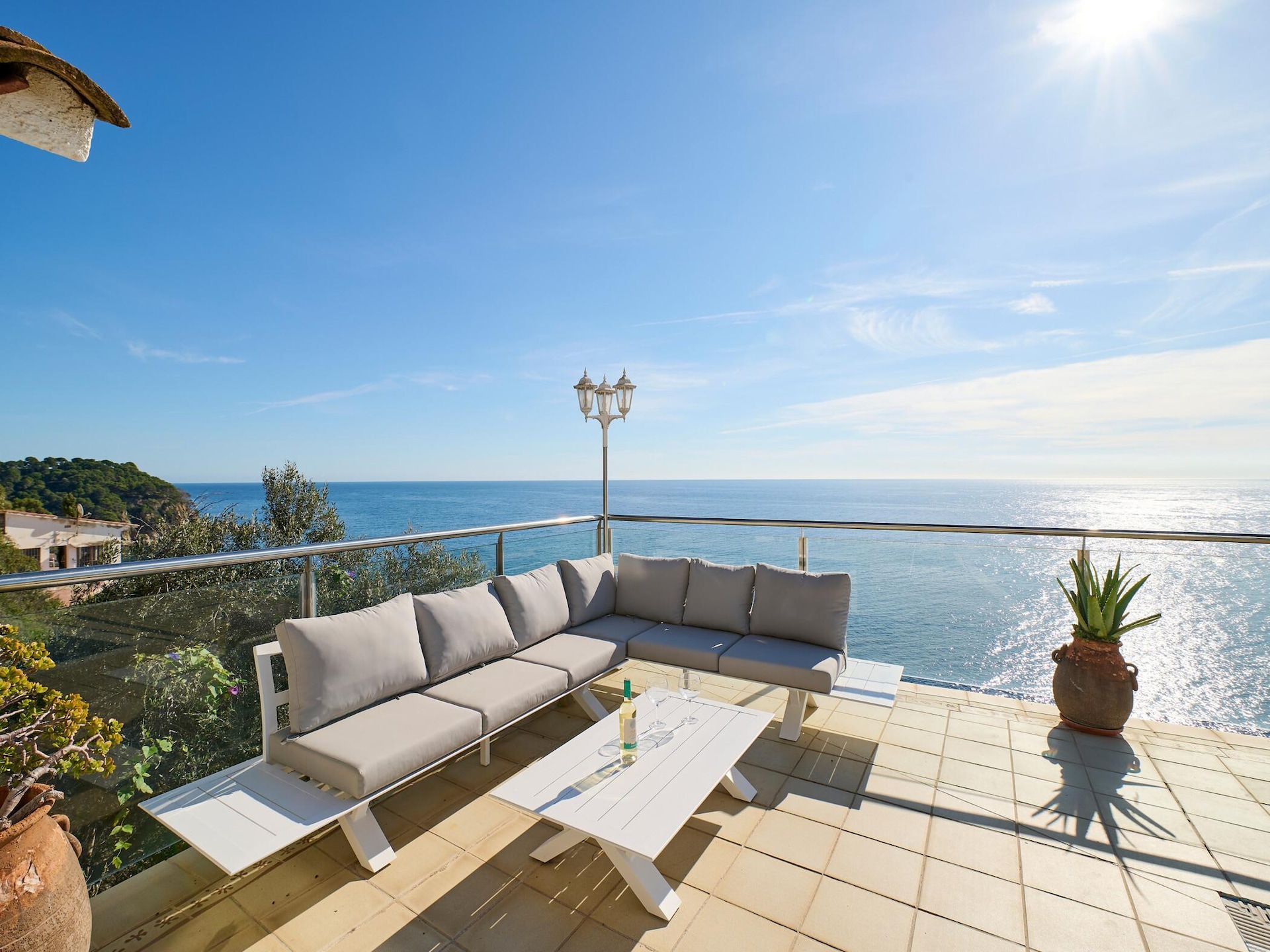 Op 1,5 km van het strand: Ruime villa Canyelles in Lloret de Mar - foto 5