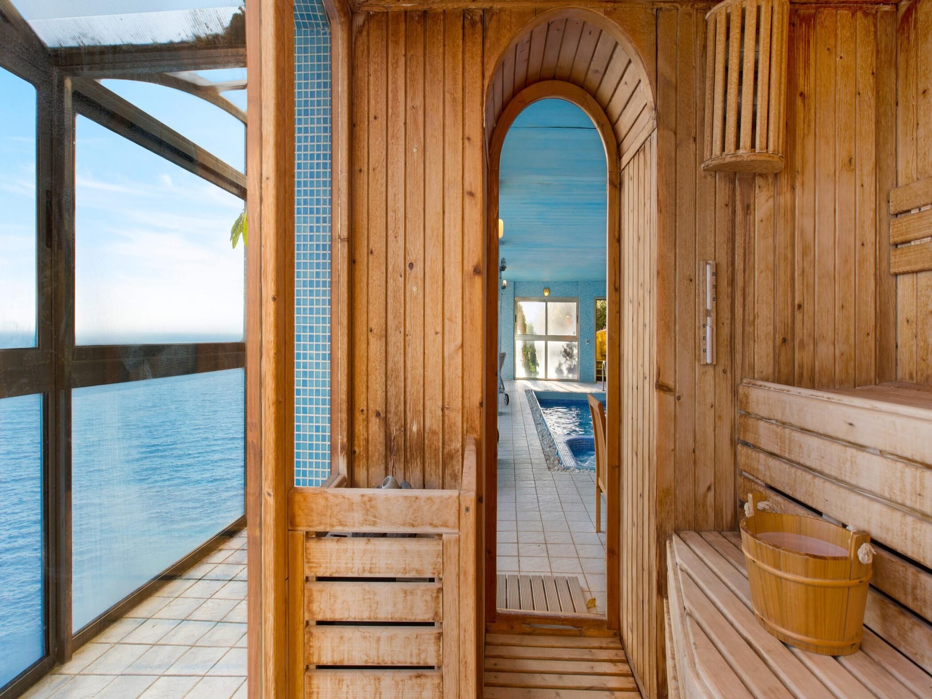 Op 1,5 km van het strand: Ruime villa Canyelles in Lloret de Mar - foto 17