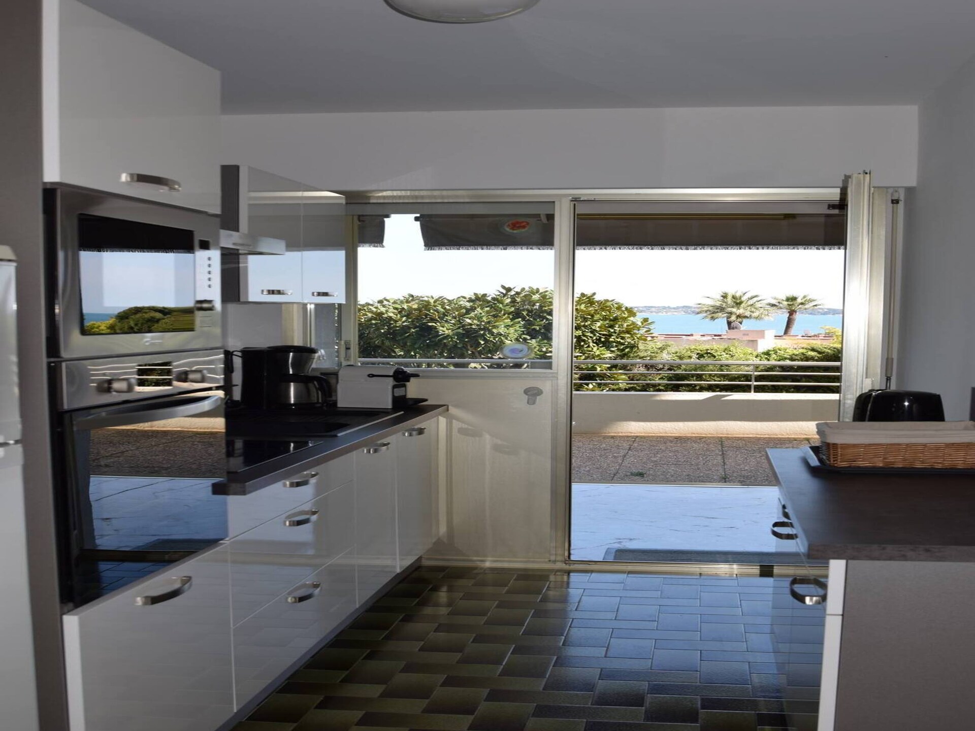 Appartement met zeezicht in Golfe-Juan, vlakbij strand en Cannes - foto 11