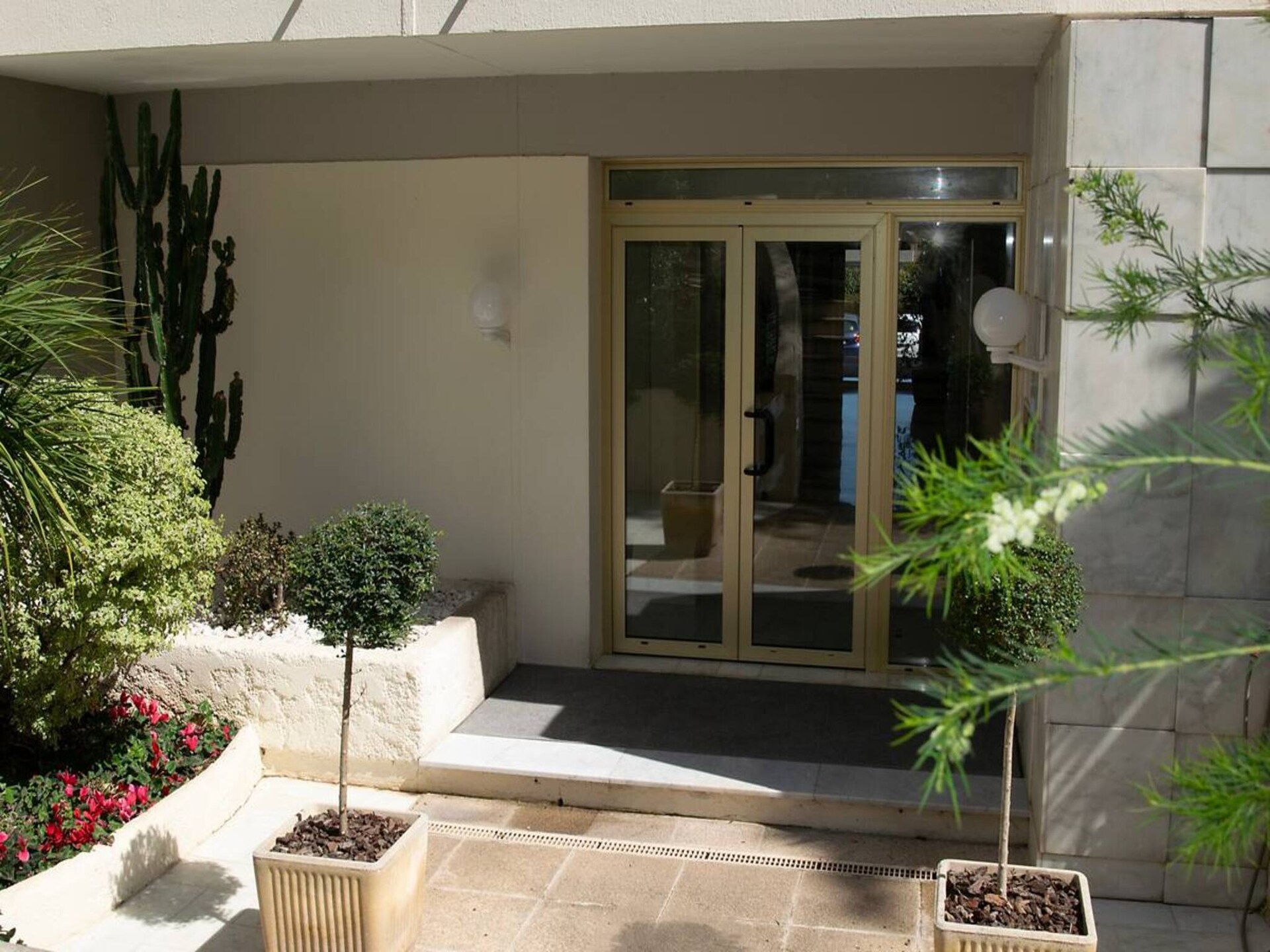 Appartement met zeezicht in Golfe-Juan, vlakbij strand en Cannes - foto 8