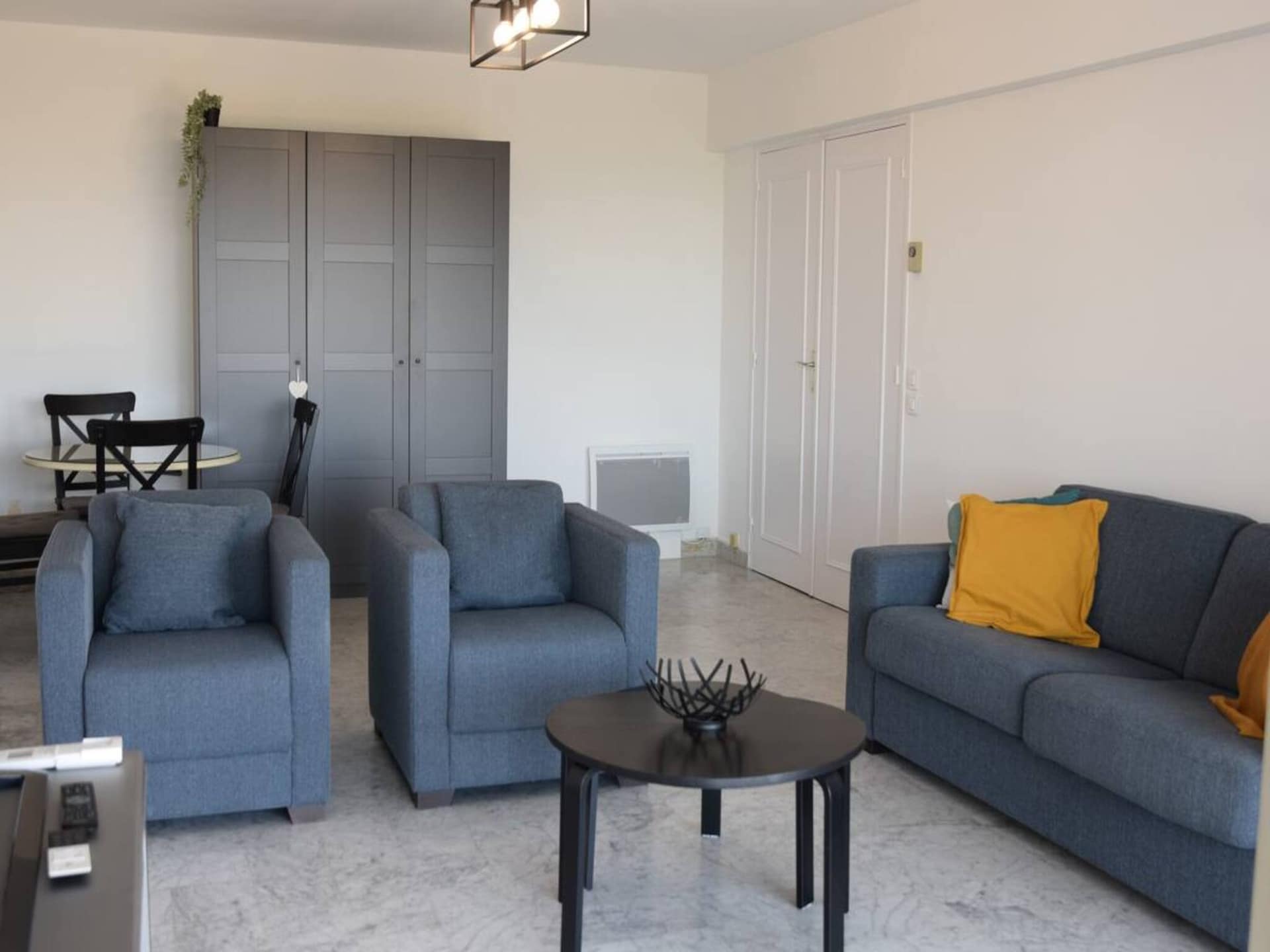 Appartement met zeezicht in Golfe-Juan, vlakbij strand en Cannes - foto 3
