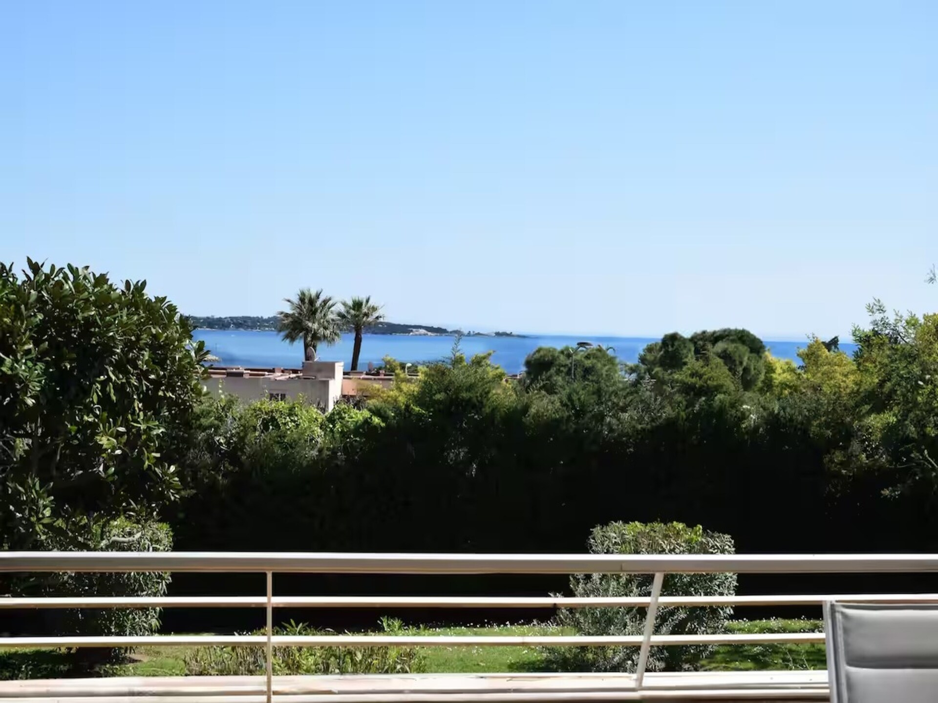 Appartement met zeezicht in Golfe-Juan, vlakbij strand en Cannes - foto 22