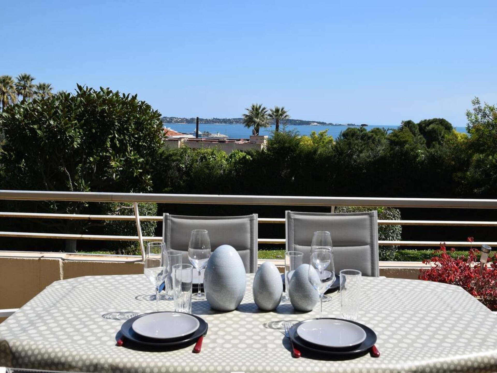 Appartement met zeezicht in Golfe-Juan, vlakbij strand en Cannes - foto 15