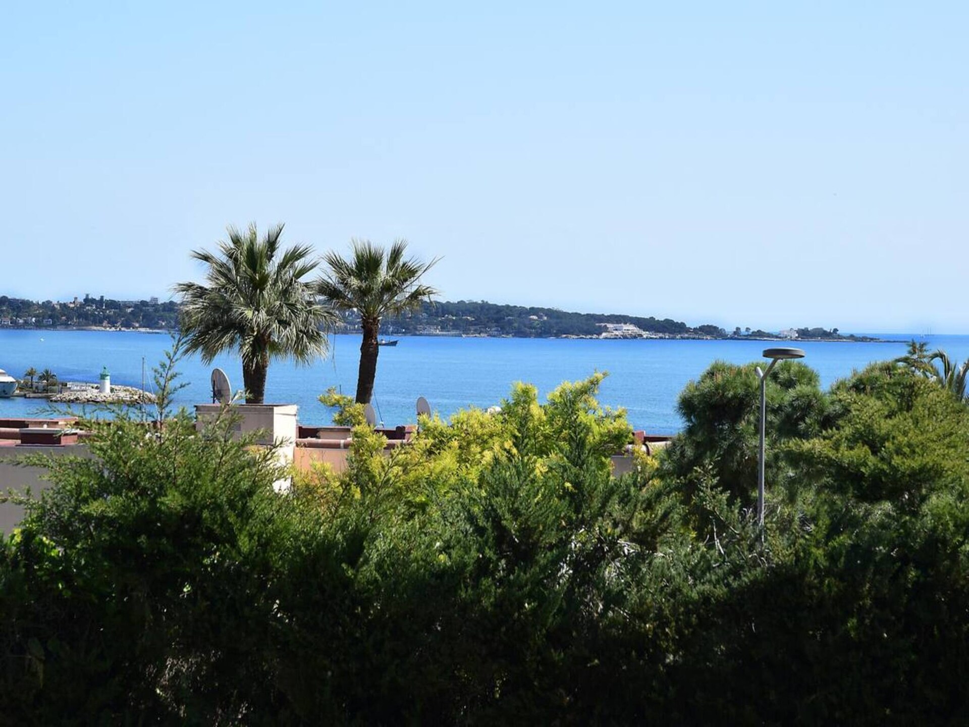 Appartement met zeezicht in Golfe-Juan, vlakbij strand en Cannes - foto 23