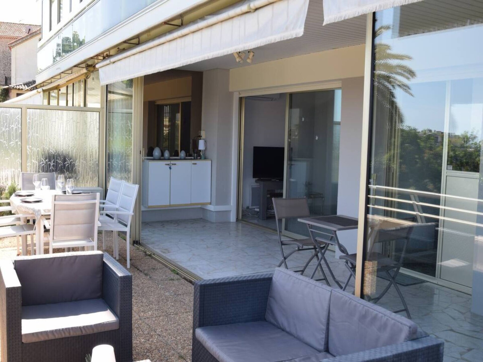 Appartement met zeezicht in Golfe-Juan, vlakbij strand en Cannes - foto 16