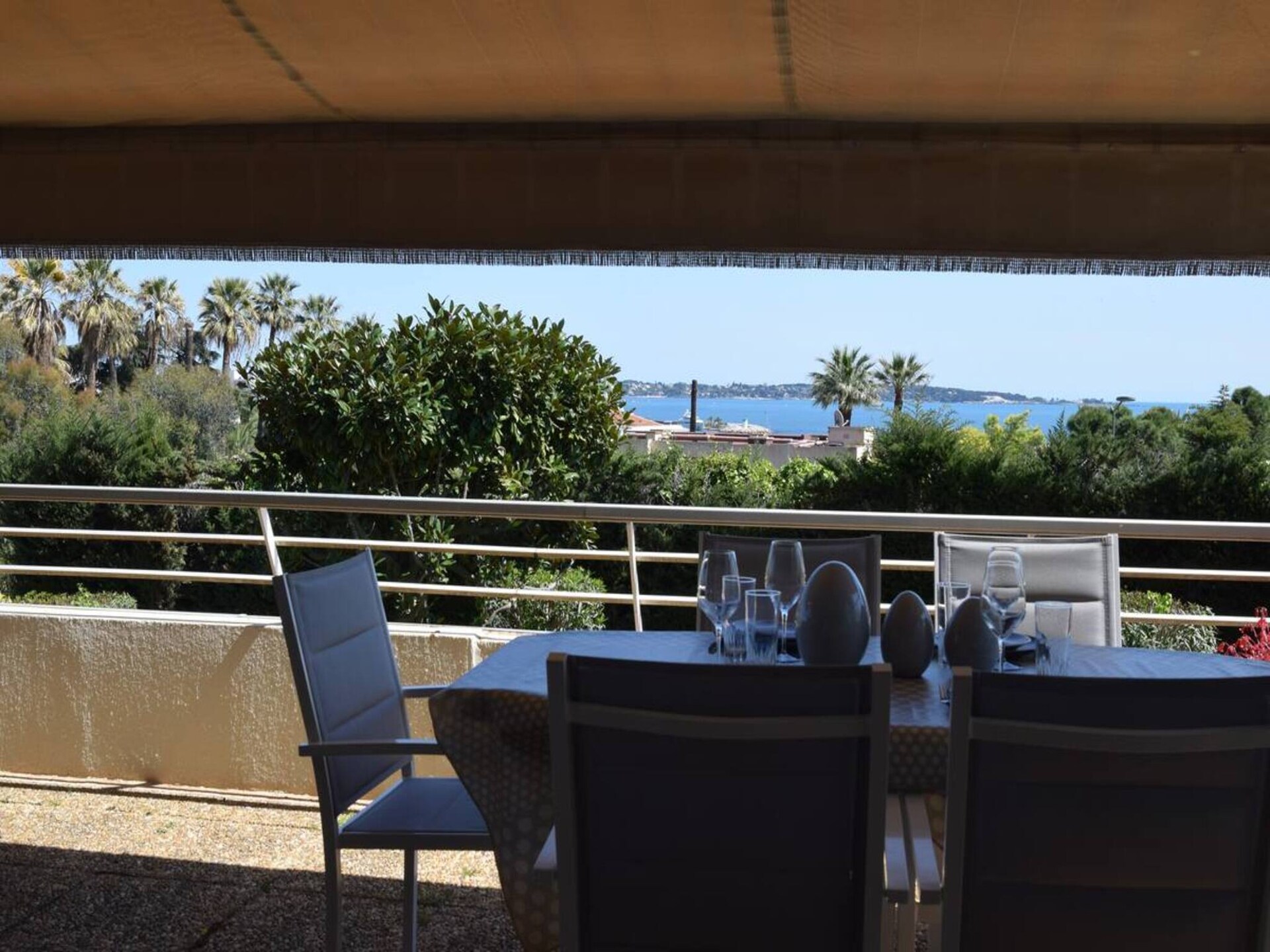 Appartement met zeezicht in Golfe-Juan, vlakbij strand en Cannes - foto 18