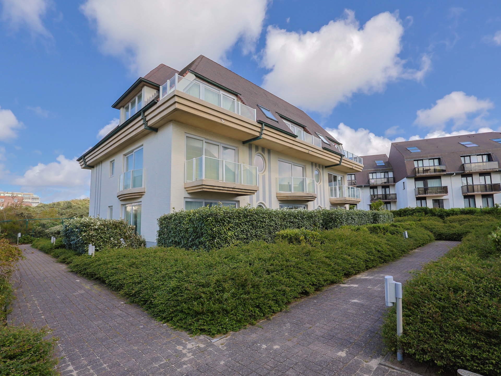 6-persoons hoekappartement Oostduinkerke met garagebox, 1 km van golfbaan - foto 1