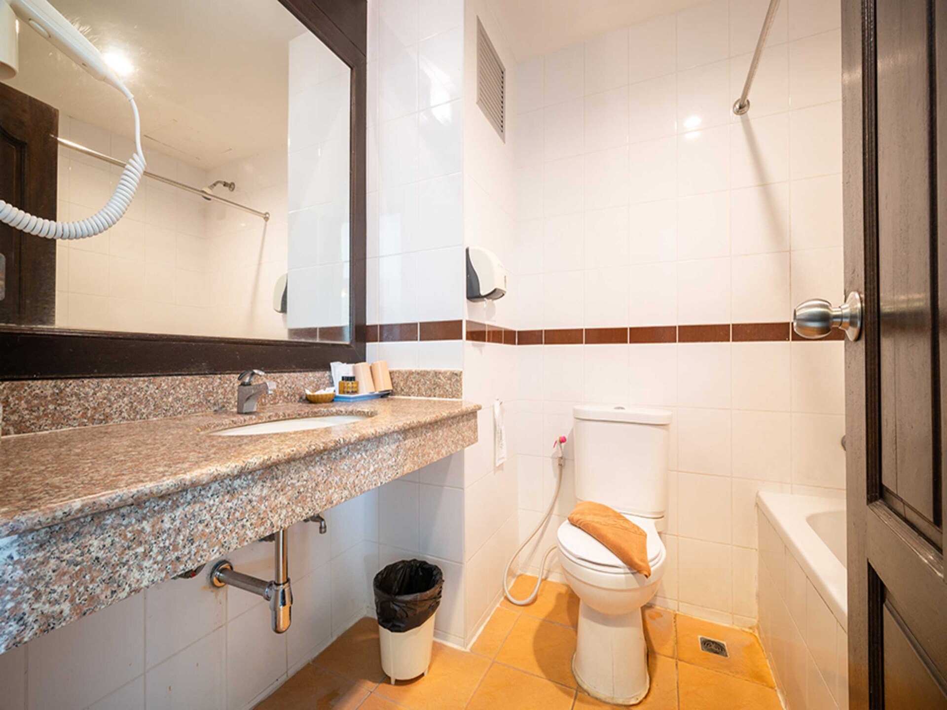Familiecomfort in centraal Pattaya | Deluxe Triple Room - foto 22