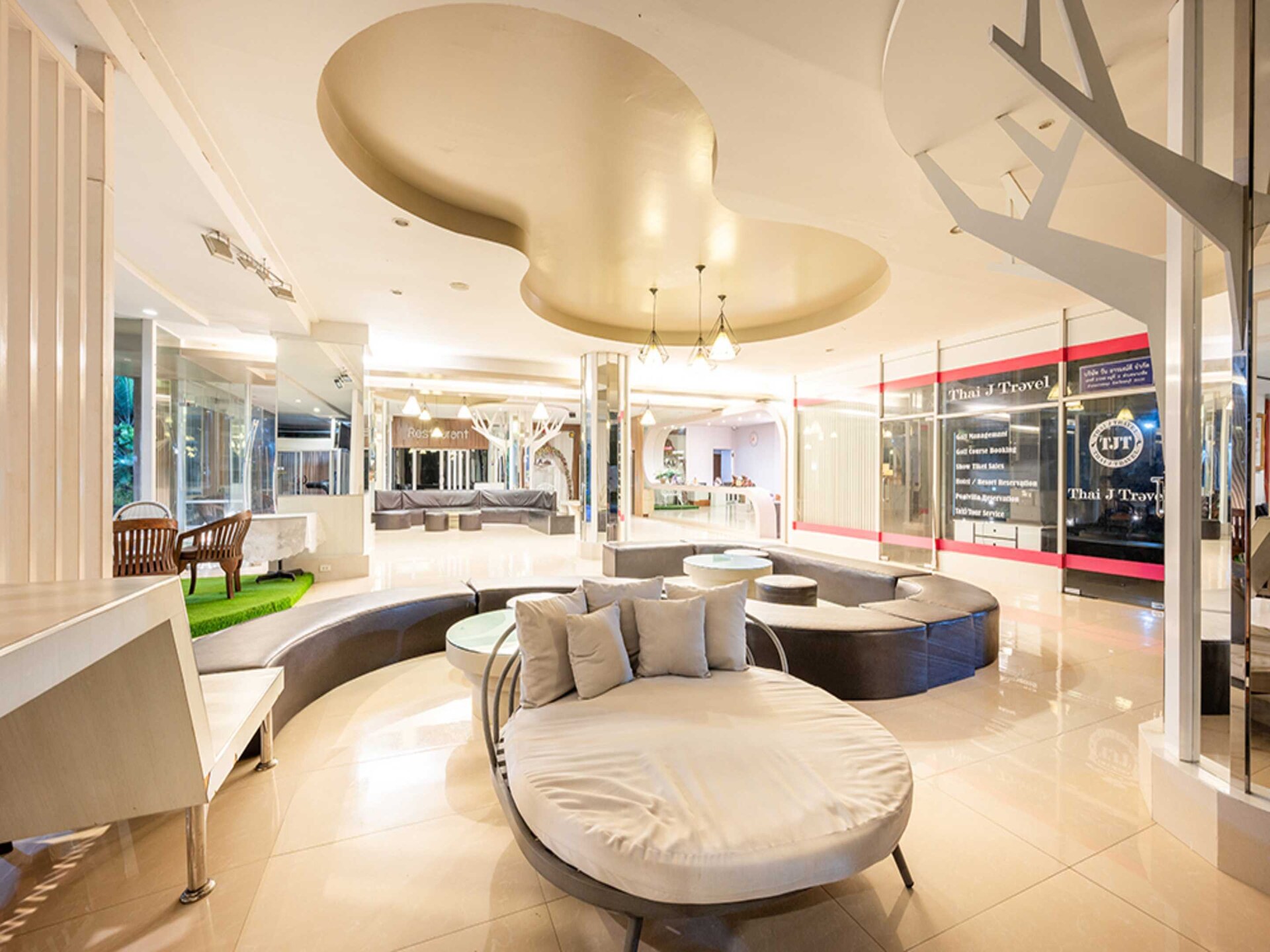 Familiecomfort in centraal Pattaya | Deluxe Triple Room - foto 21