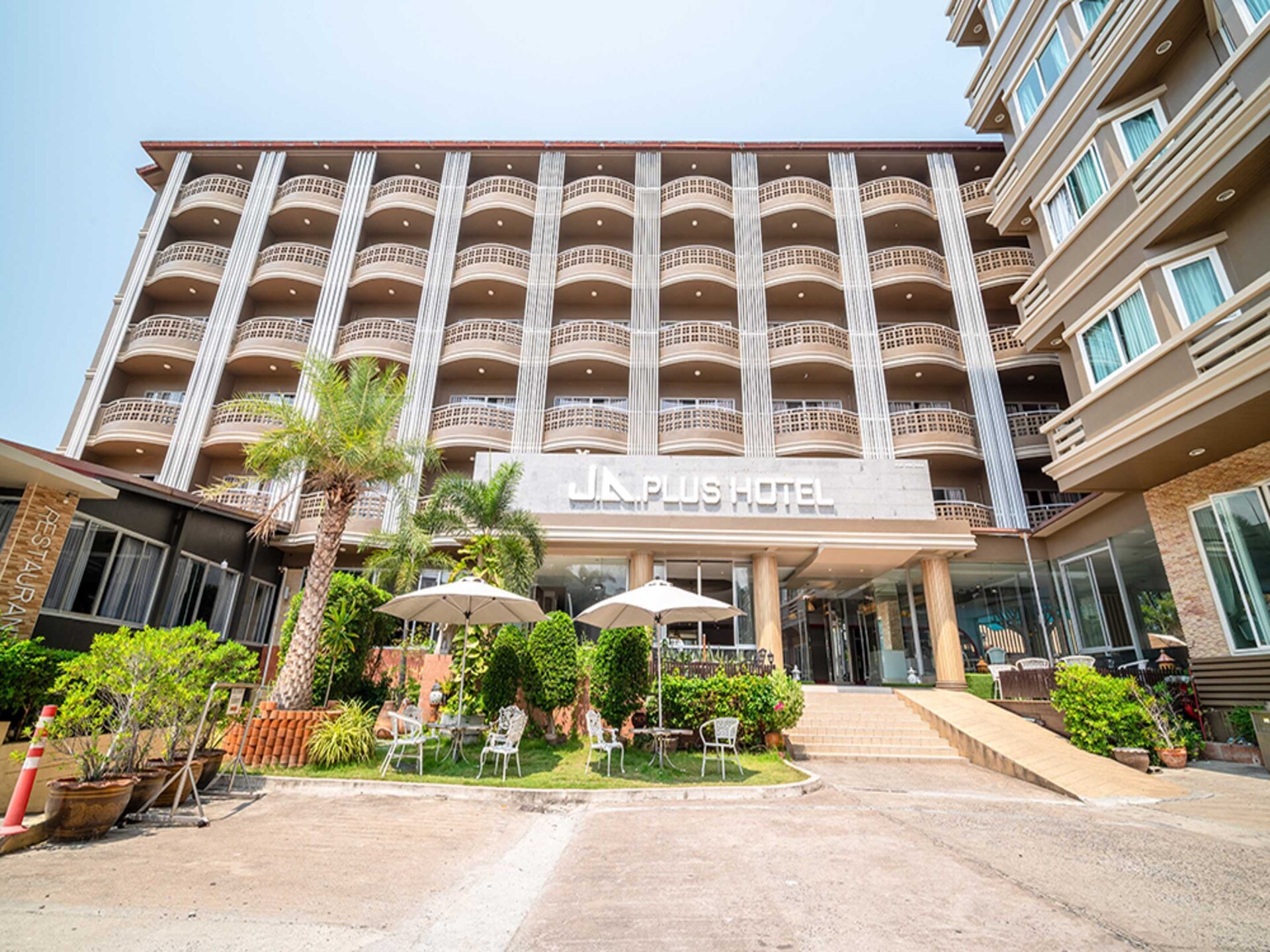 Familiecomfort in centraal Pattaya | Deluxe Triple Room - foto 13