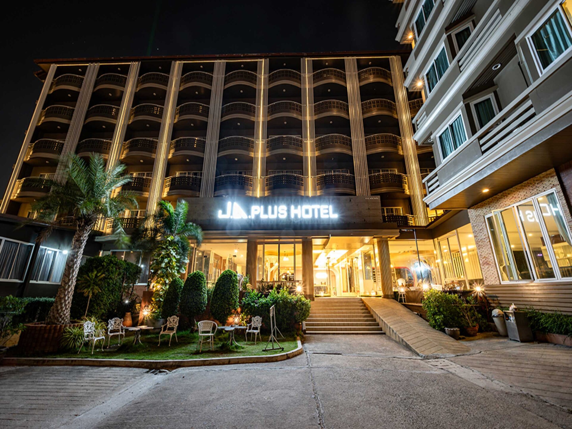 Familiecomfort in centraal Pattaya | Deluxe Triple Room - foto 11
