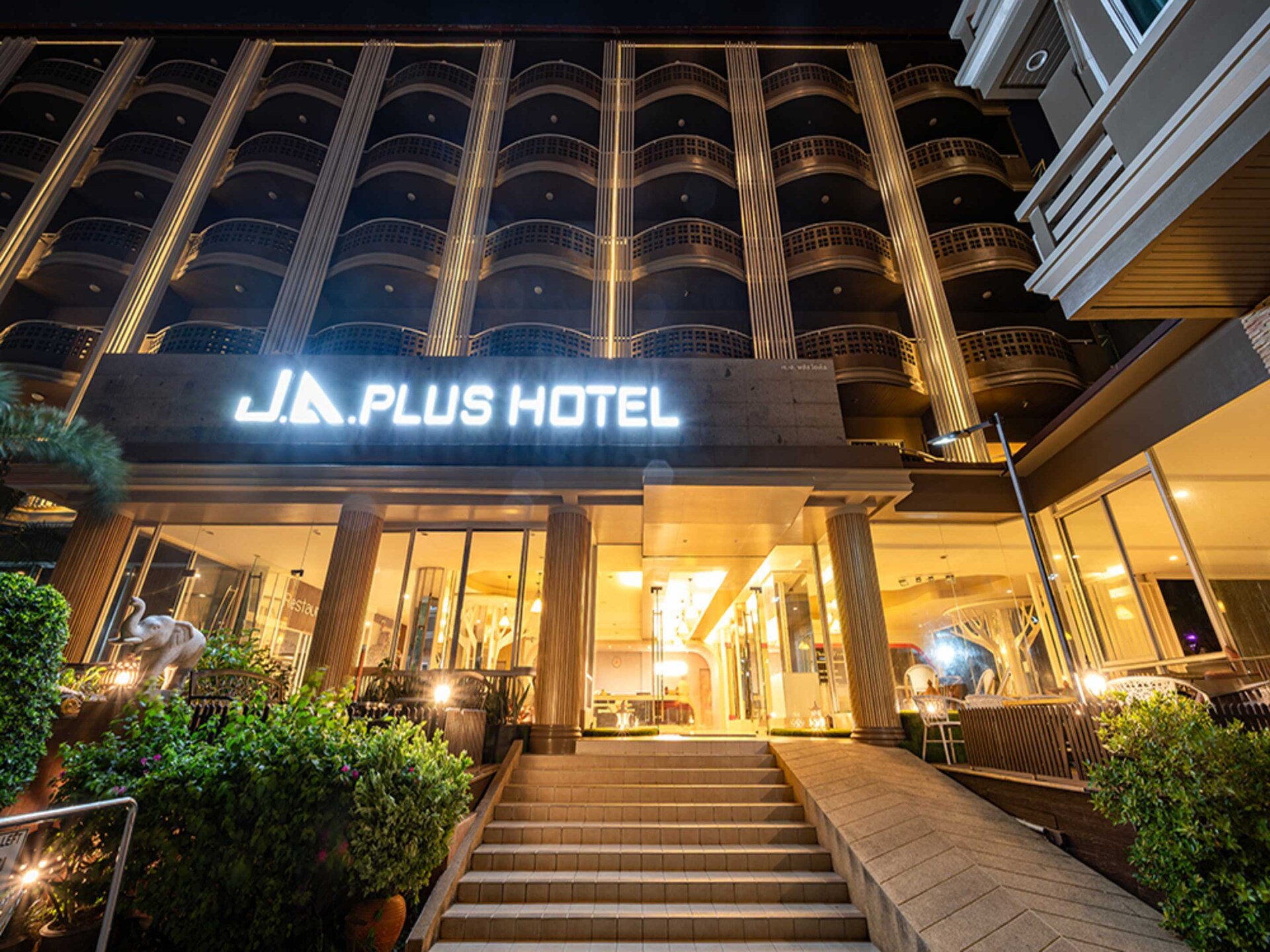 Familiecomfort in centraal Pattaya | Deluxe Triple Room - foto 15