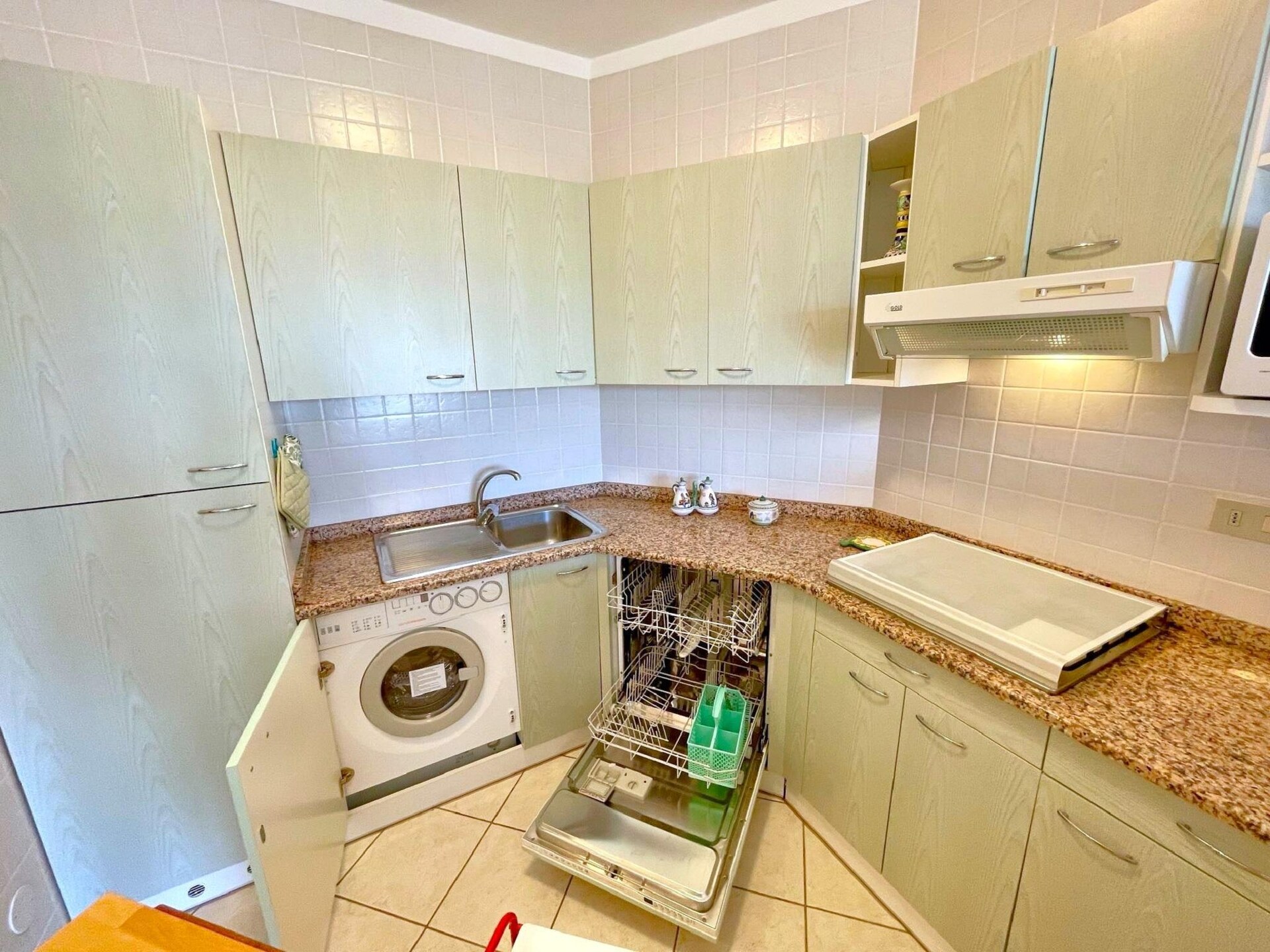 Zonovergoten appartement met zwembad op 50 meter van zee in Porto Santa Margherita - foto 3
