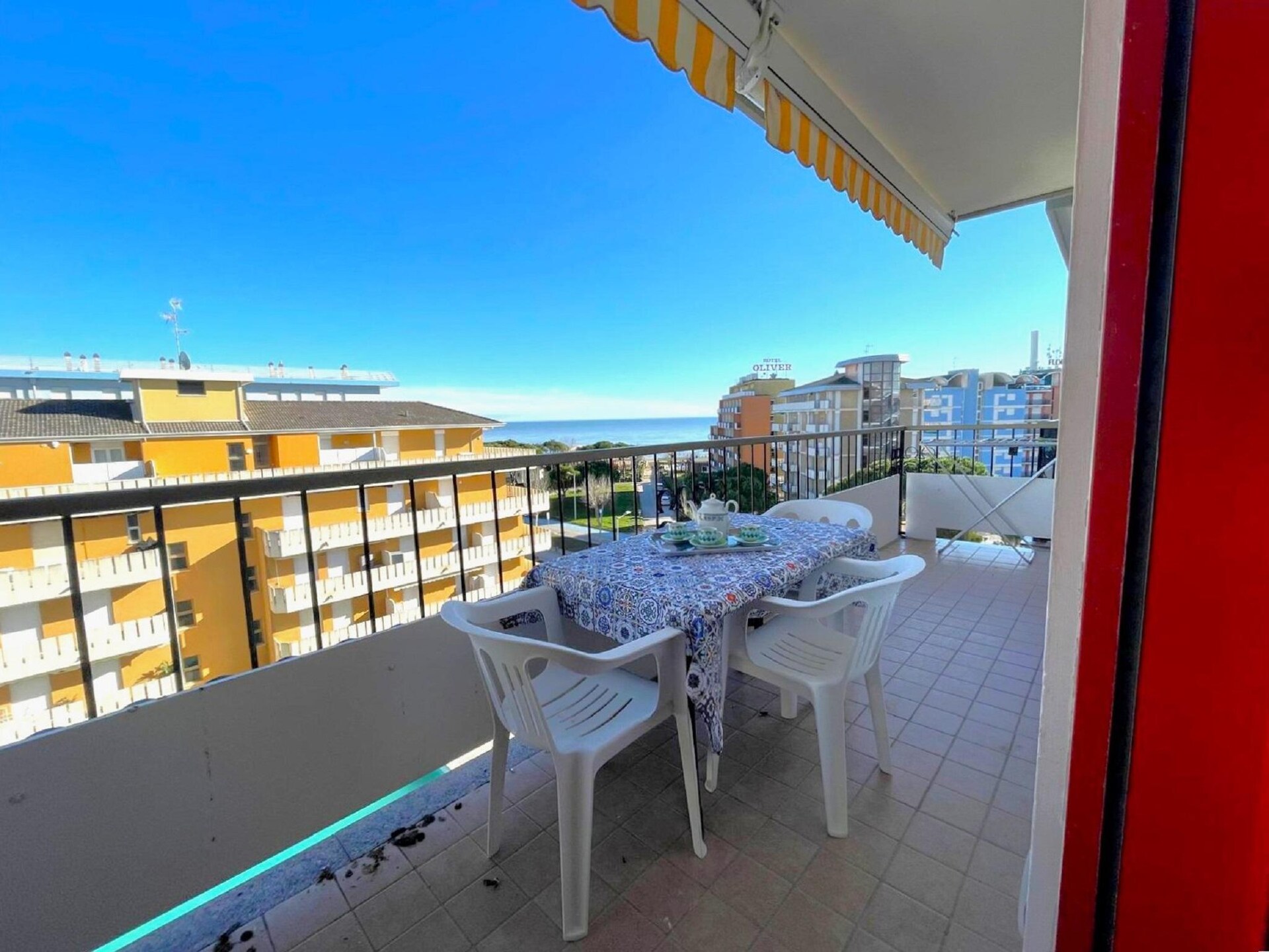 Zonovergoten appartement met zwembad op 50 meter van zee in Porto Santa Margherita - foto 12