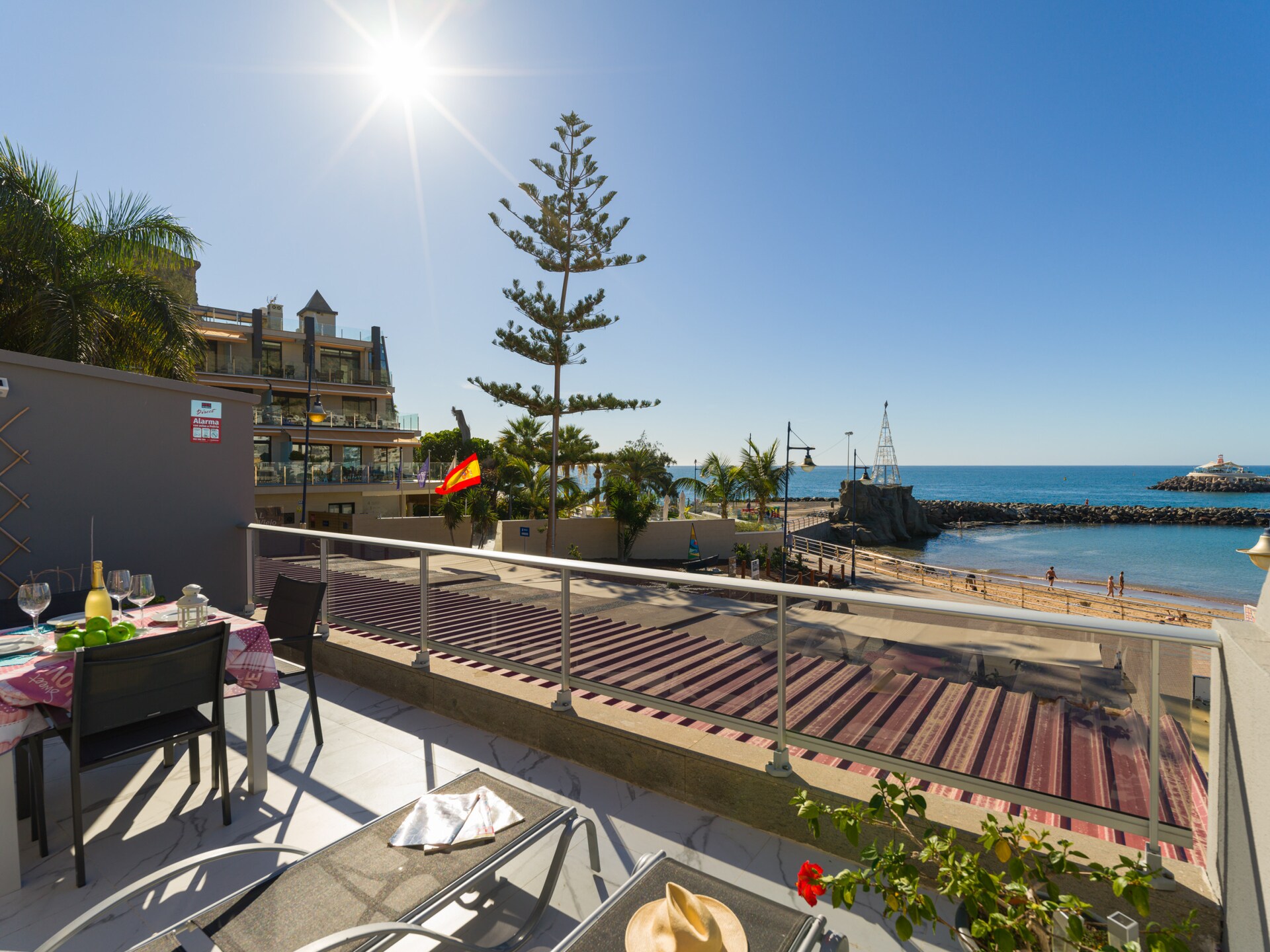Mogan Beach Blue Sky: Zeezichtvakantiehuis op 20 meter van het strand - foto 33