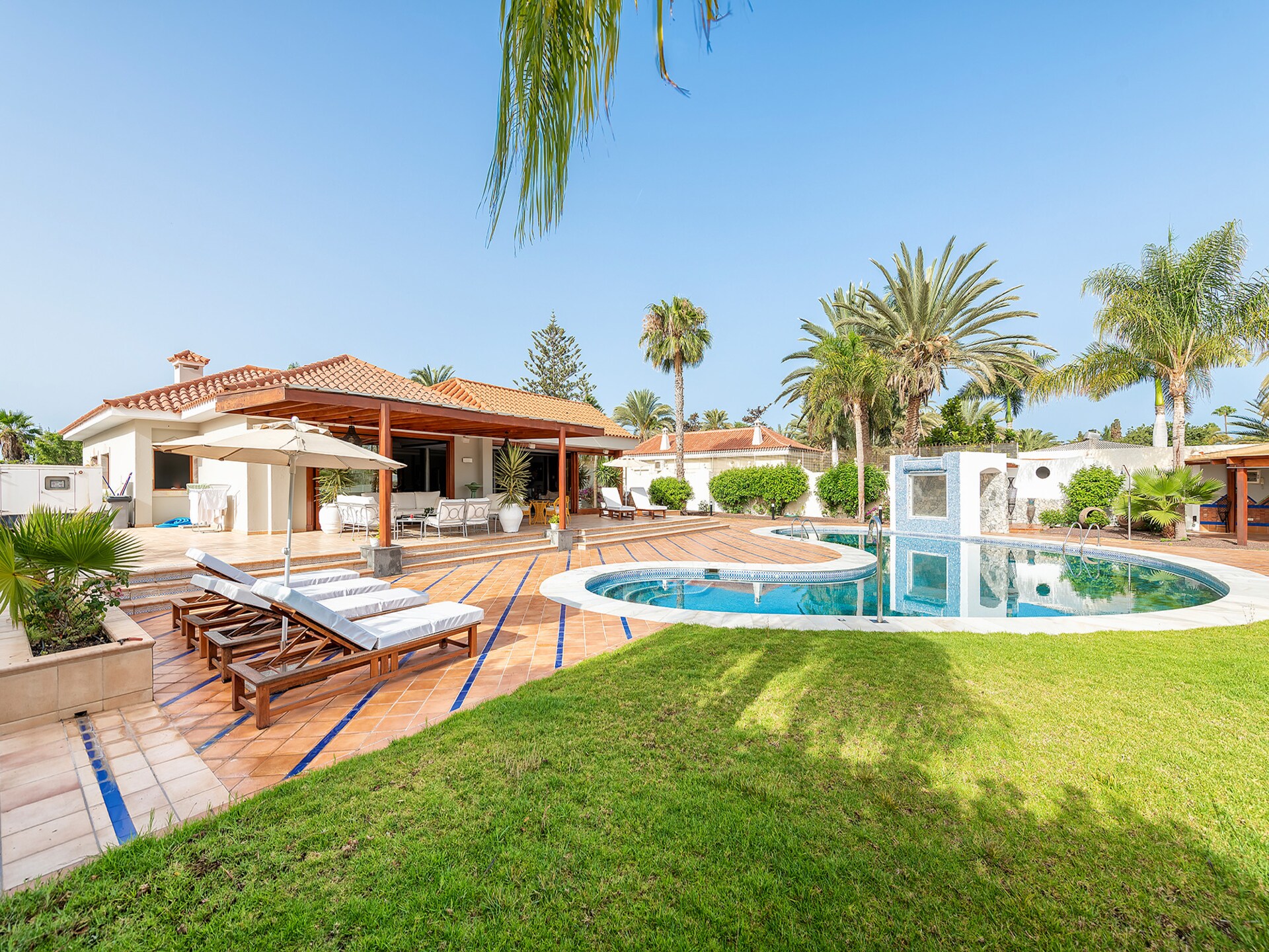 Gerenoveerd chalet met verwarmd zwembad en speelkamer in Maspalomas - foto 7