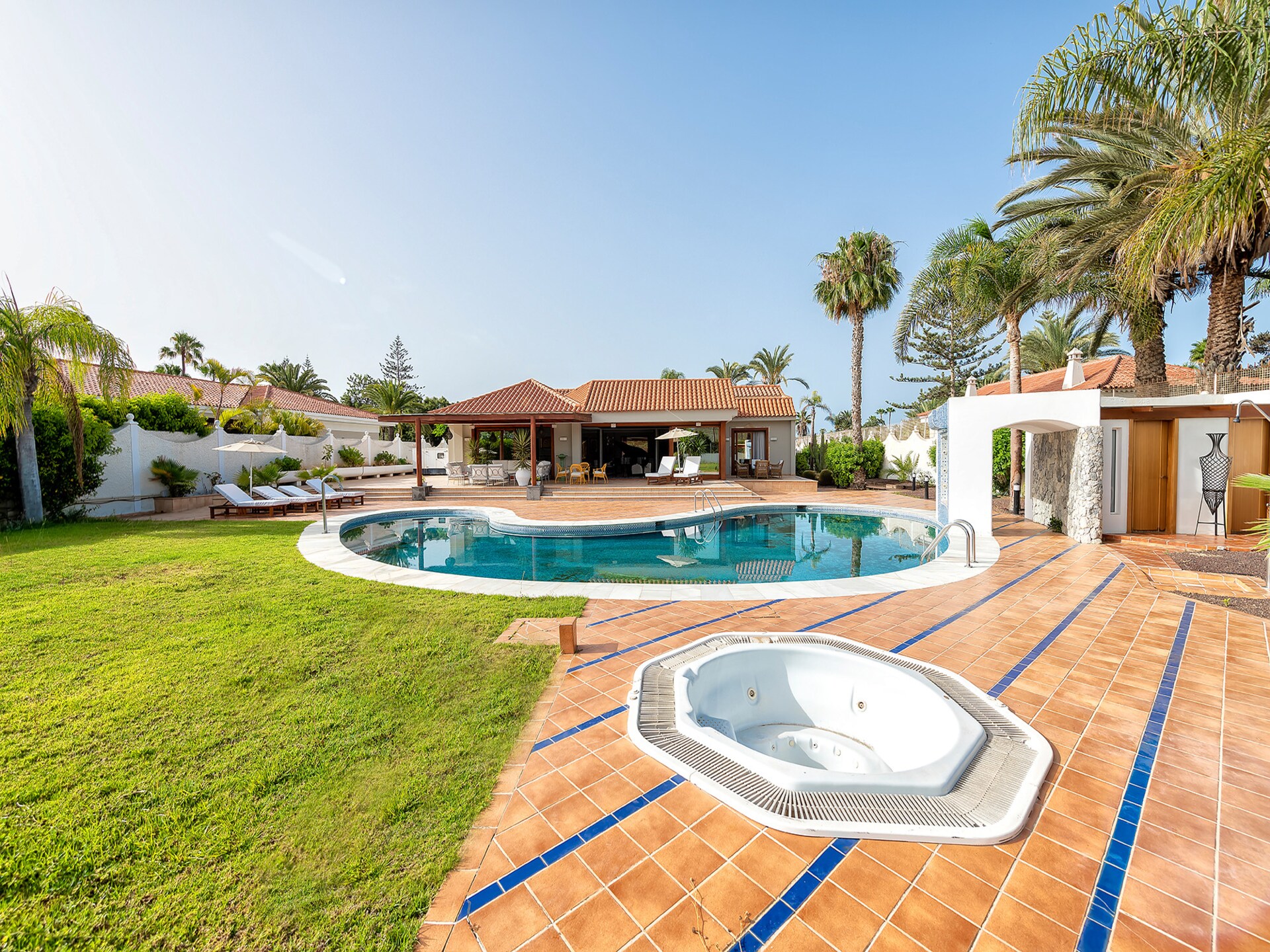 Gerenoveerd chalet met verwarmd zwembad en speelkamer in Maspalomas - foto 42