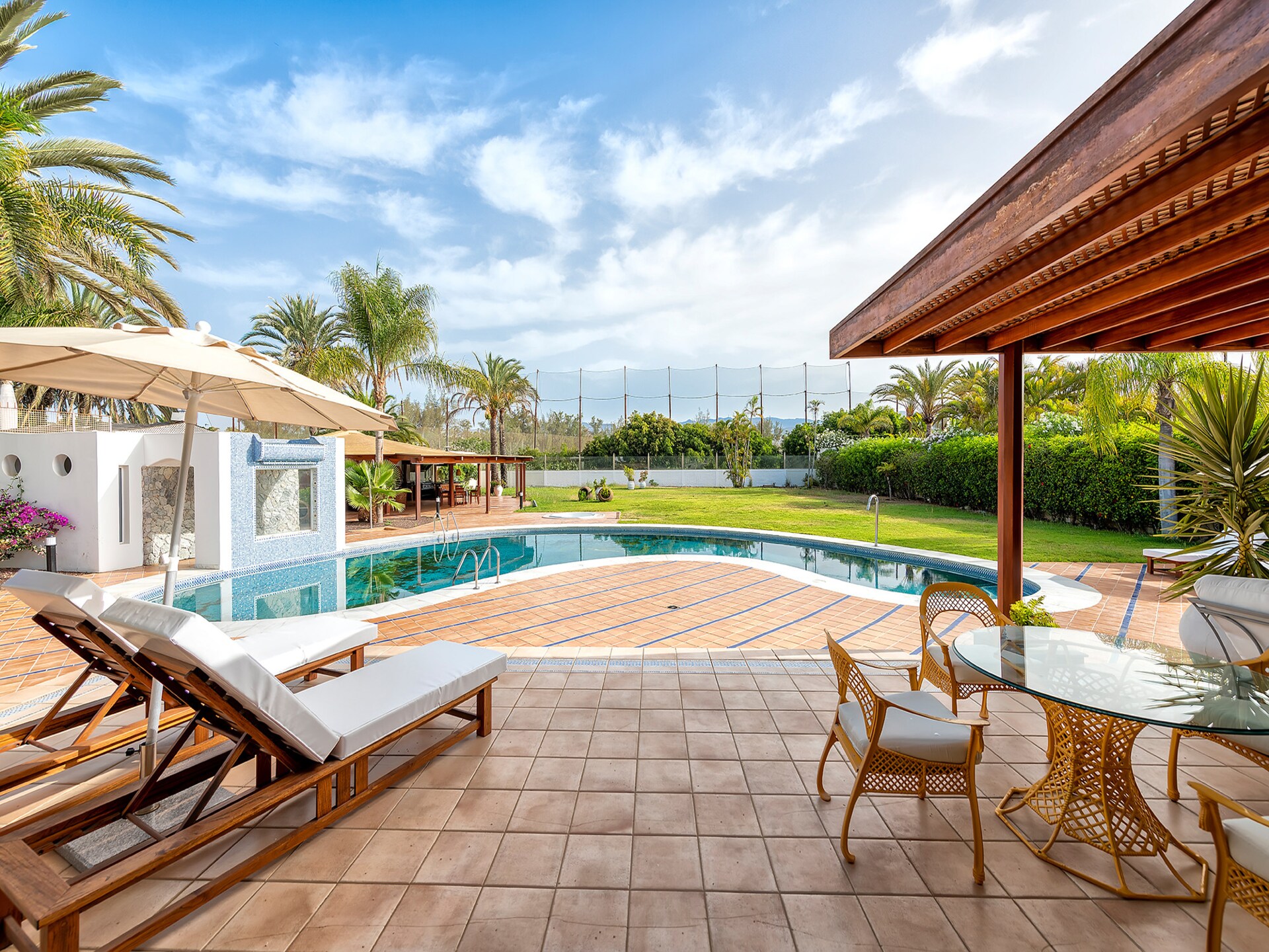 Gerenoveerd chalet met verwarmd zwembad en speelkamer in Maspalomas - foto 10