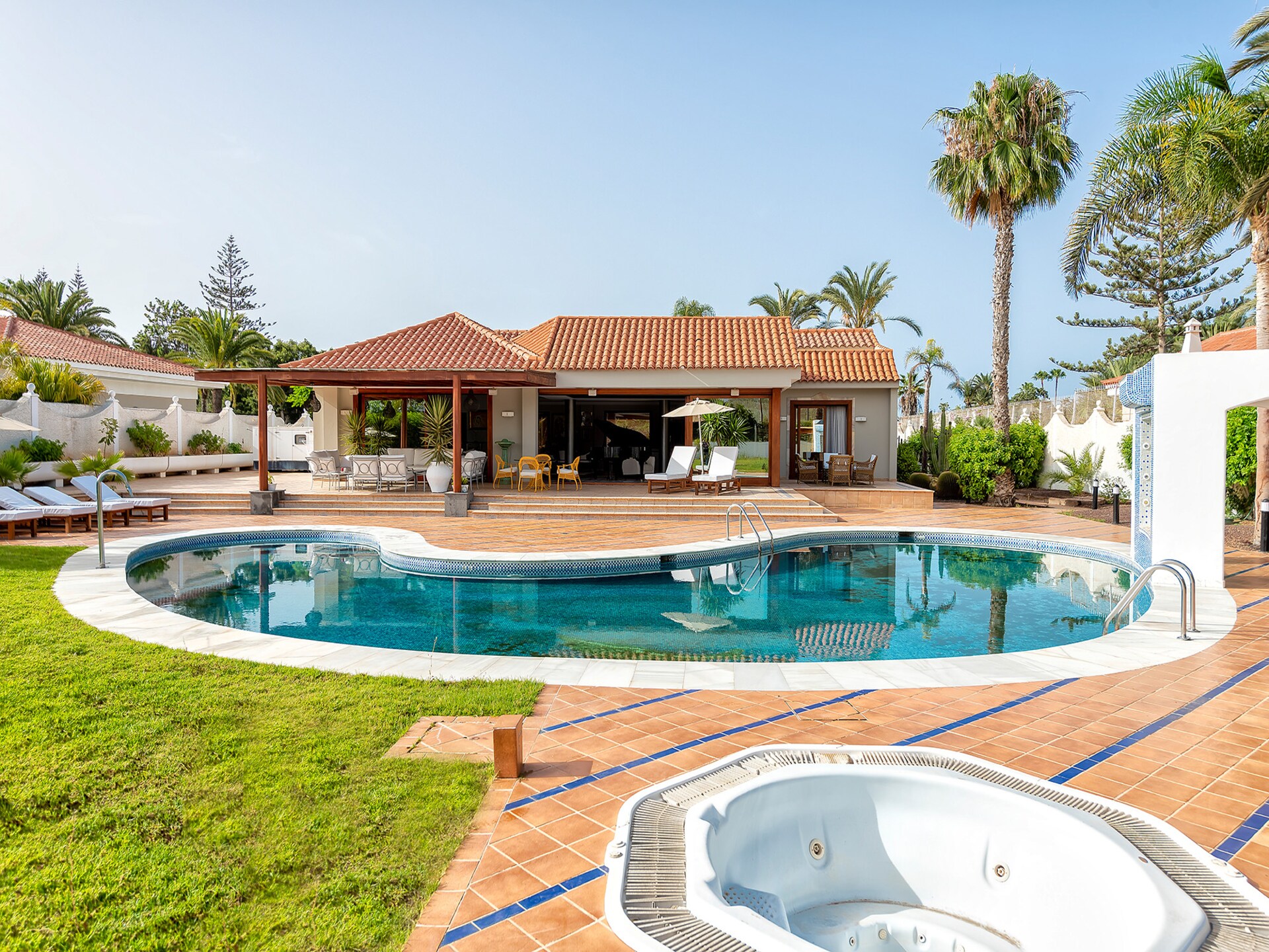 Gerenoveerd chalet met verwarmd zwembad en speelkamer in Maspalomas - foto 1