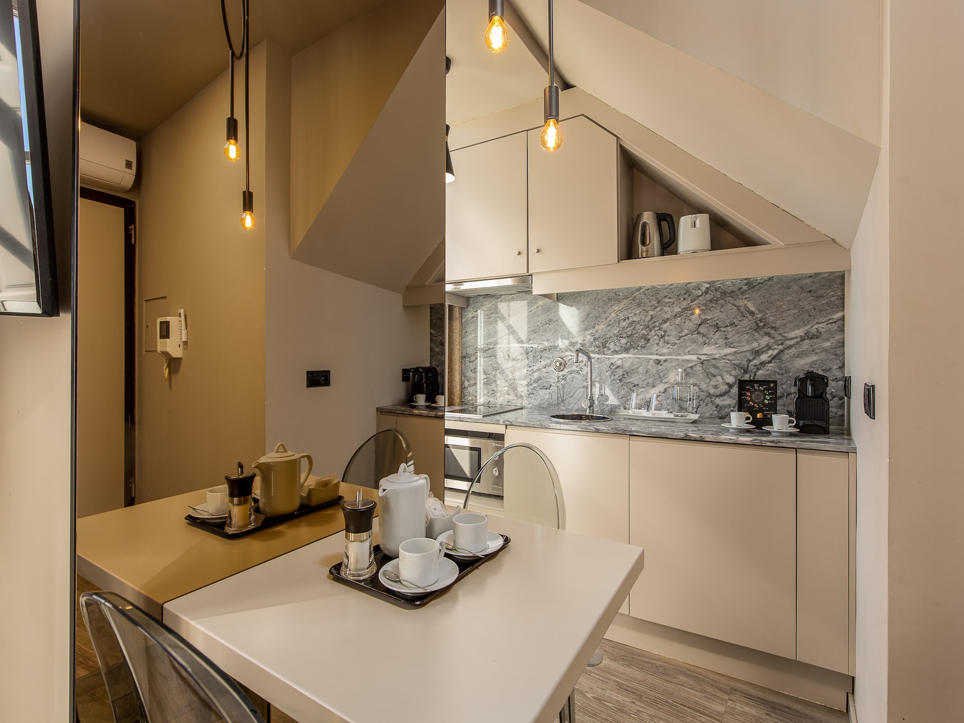 Sfeervol appartement YOUROPO - Clérigos 2B in hartje Porto - foto 1