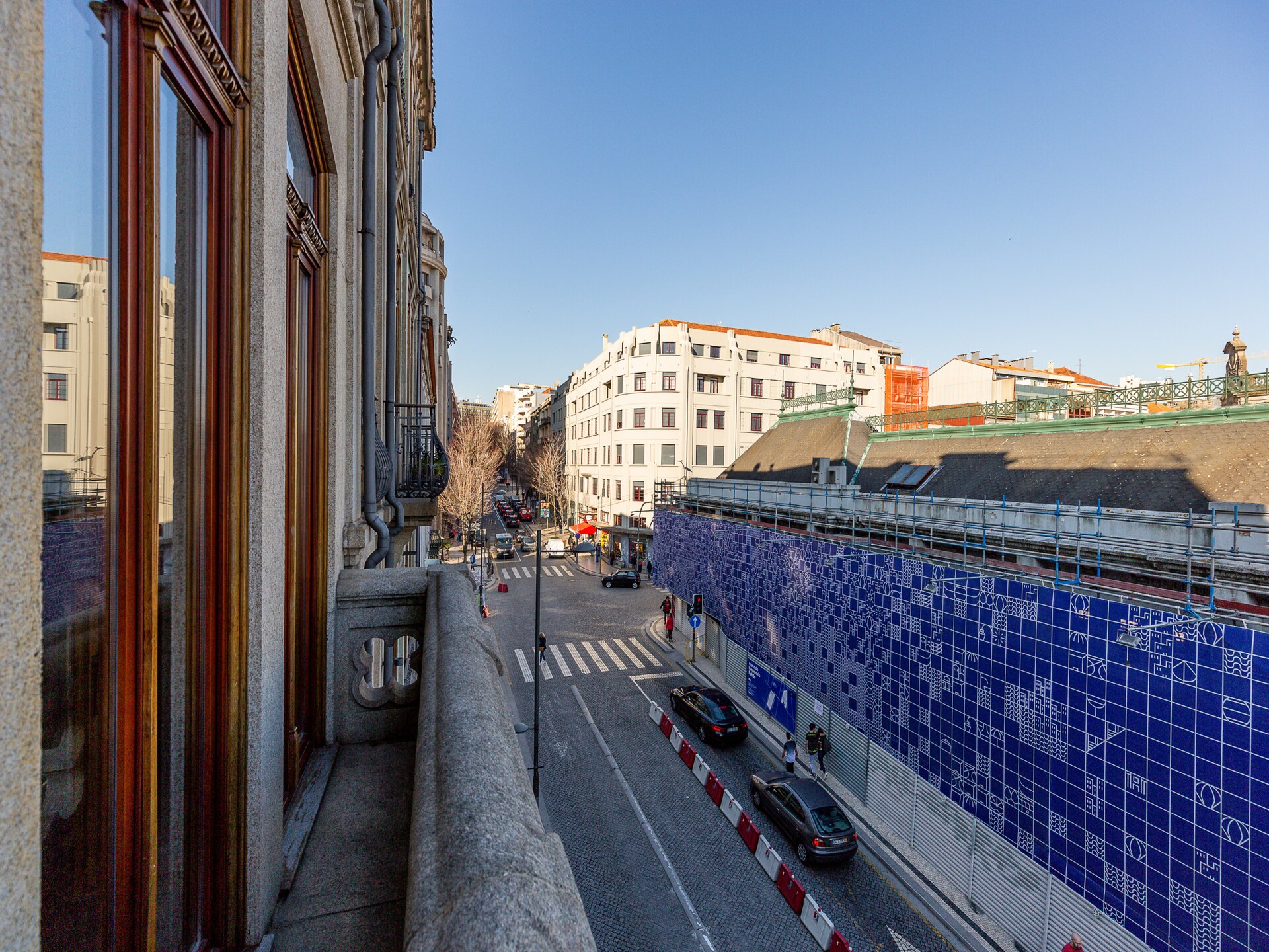 Licht appartement met balkon in het bruisende Bolhão, vlakbij de Douro - foto 5