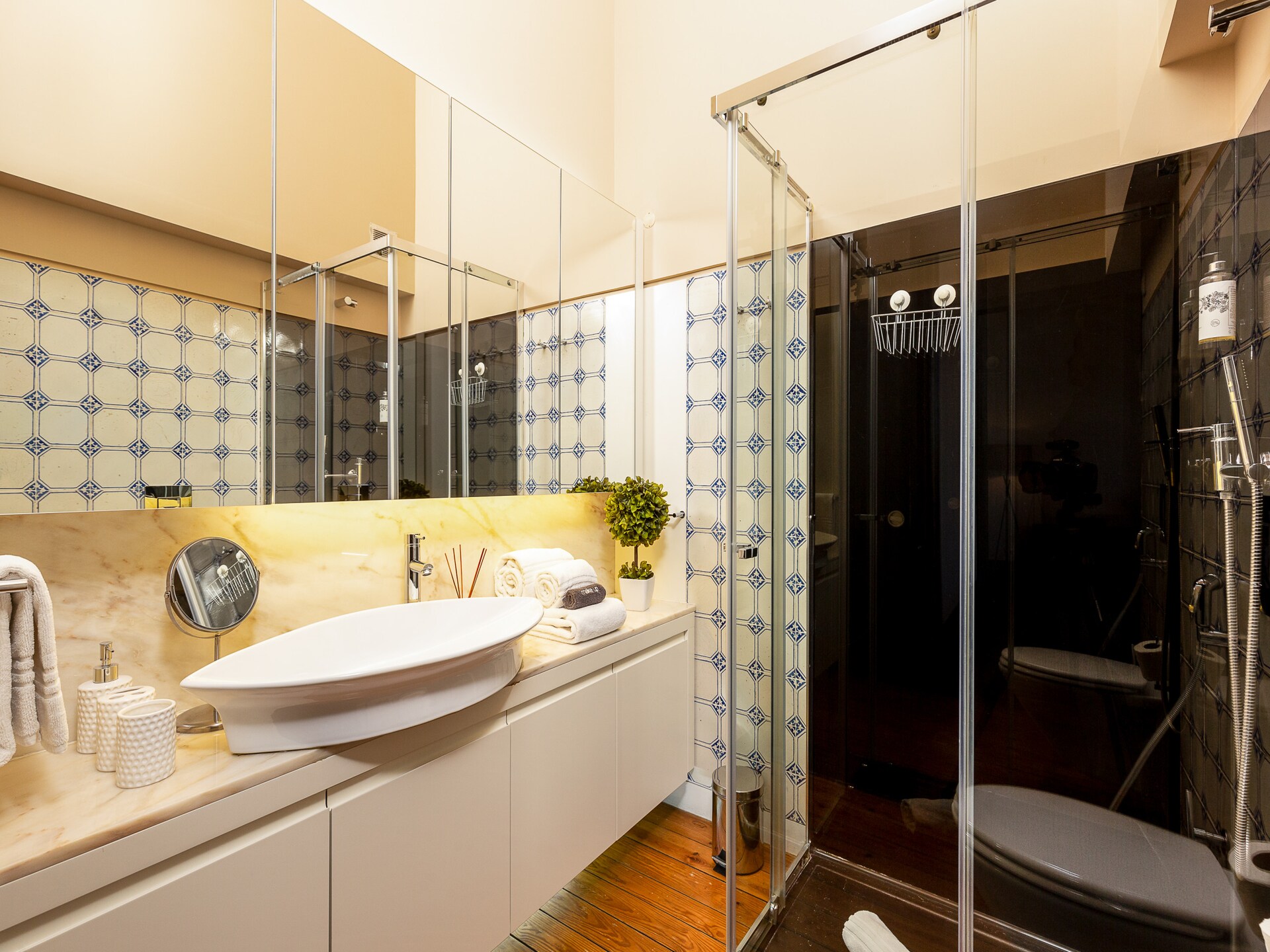 Compact stadsappartement met balkon in hartje Porto, vlakbij Bolhão - foto 11