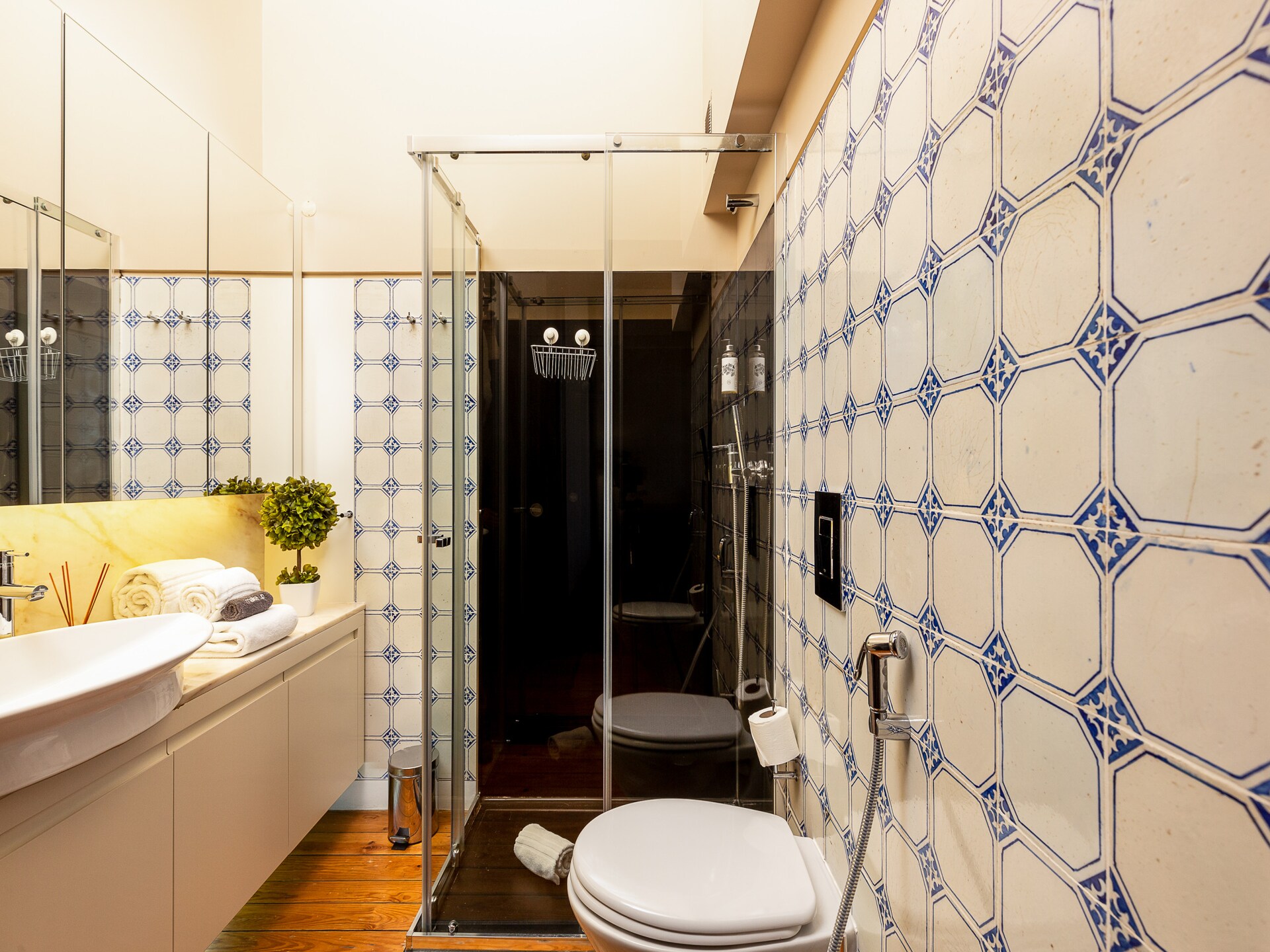 Compact stadsappartement met balkon in hartje Porto, vlakbij Bolhão - foto 12