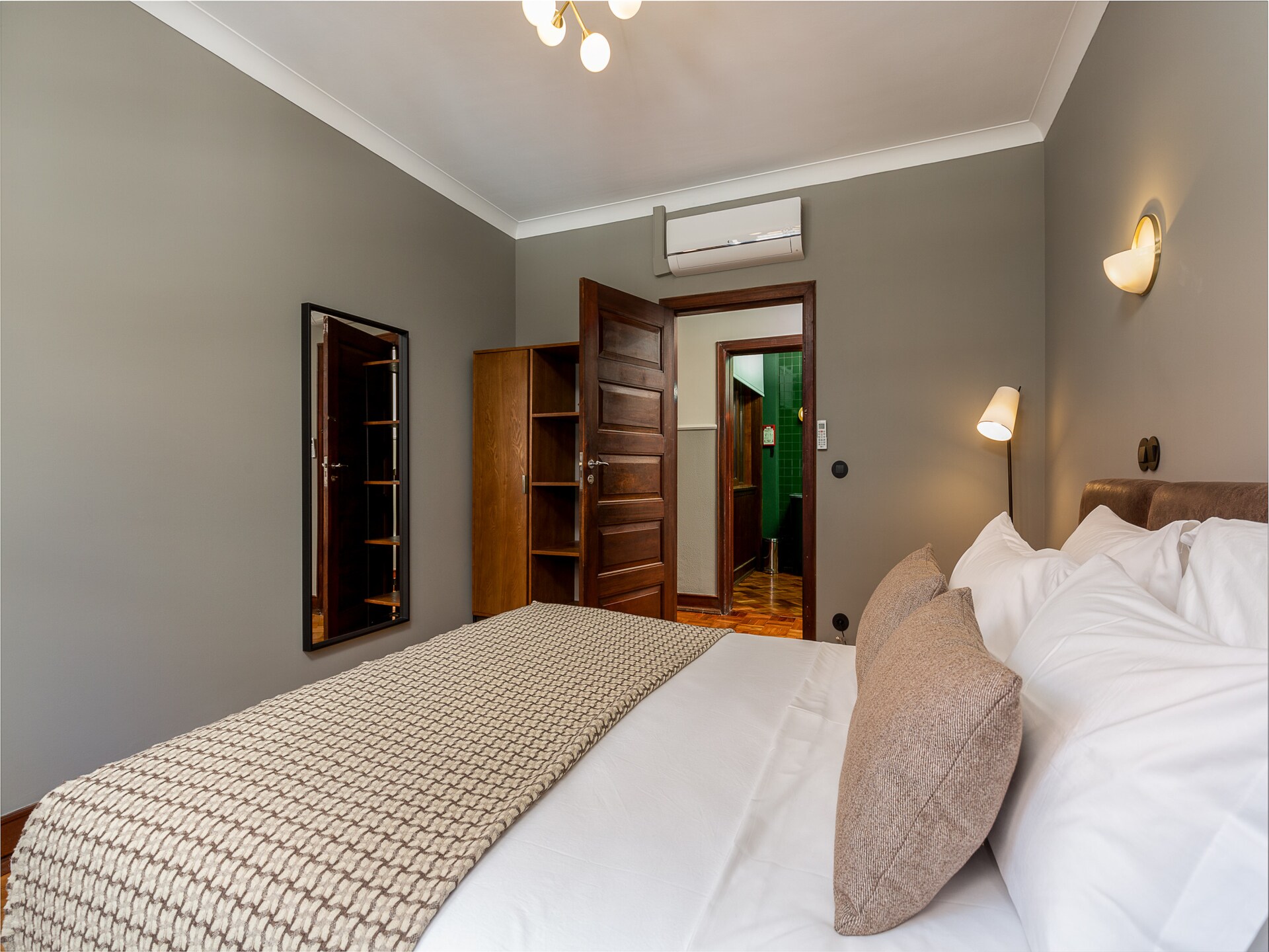 Groot appartement in hartje Porto, vlakbij de levendige Santa Catarina straat - foto 15