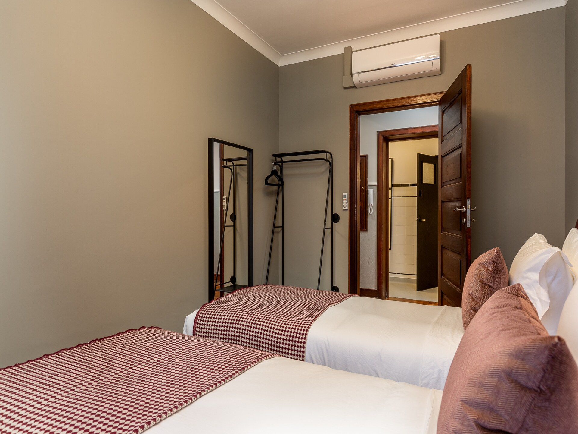 Groot appartement in hartje Porto, vlakbij de levendige Santa Catarina straat - foto 24