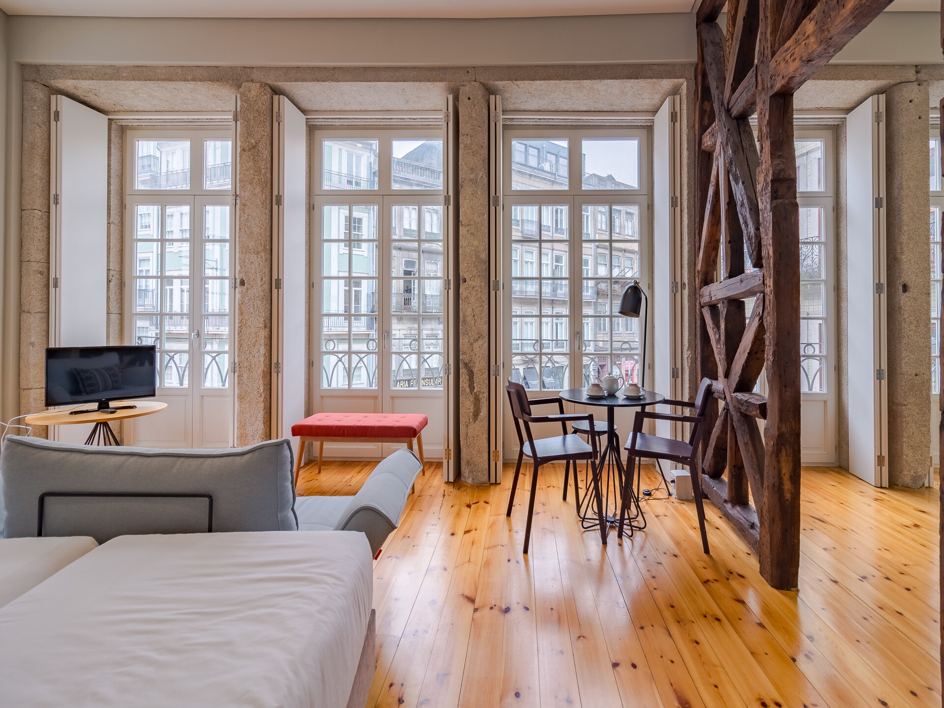 Knusse studio in het kloppend hart van Porto – ideaal voor 2 personen - foto 6