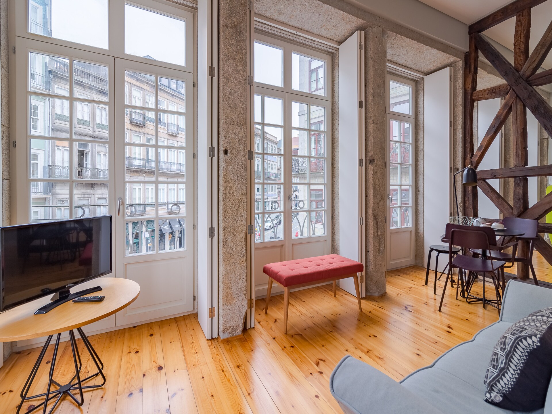 Knusse studio in het kloppend hart van Porto – ideaal voor 2 personen - foto 8