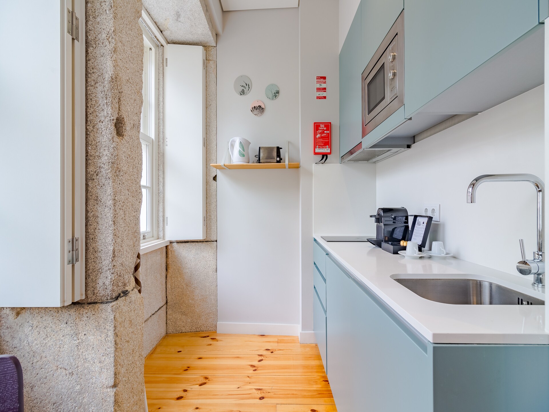Knus appartement in hartje Porto met balkon, vlakbij metro - foto 7