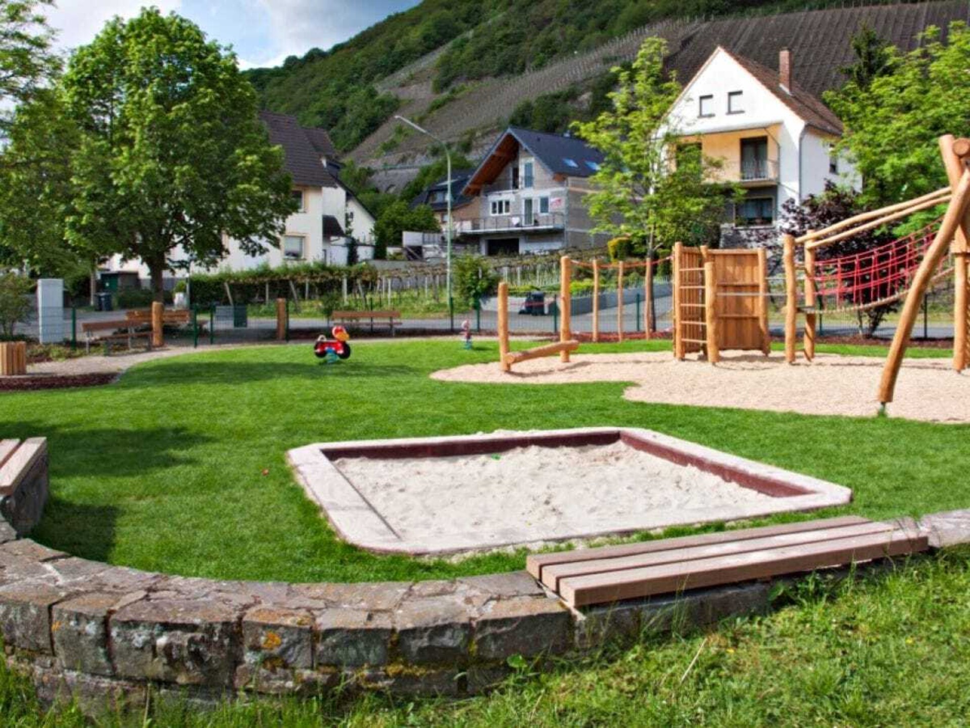 Modern vakantiehuis met panoramisch wijngaardzicht in Dernau - foto 27