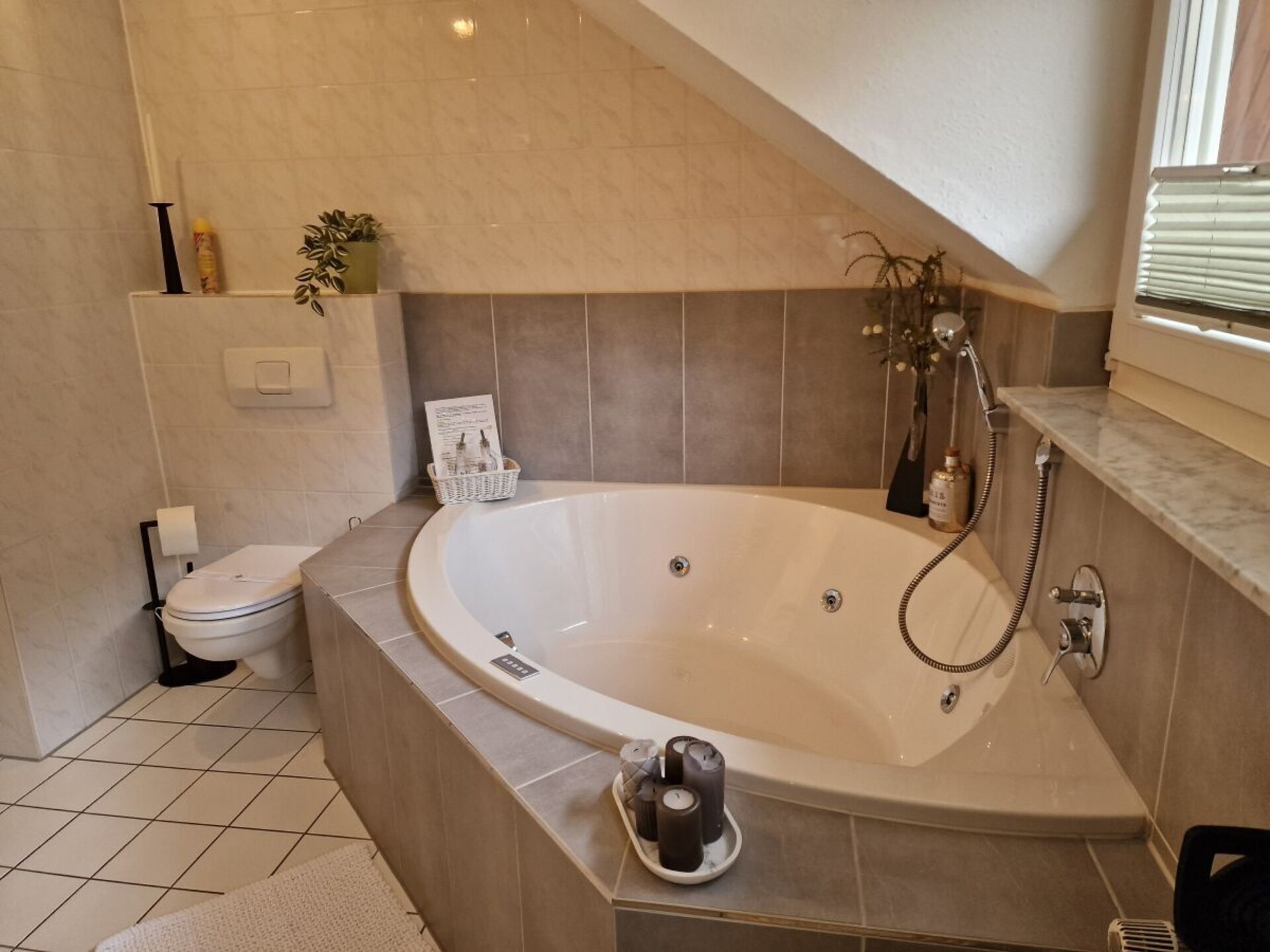 Romantisch wellness-appartement met bubbelbad en wijngaardzicht - foto 12