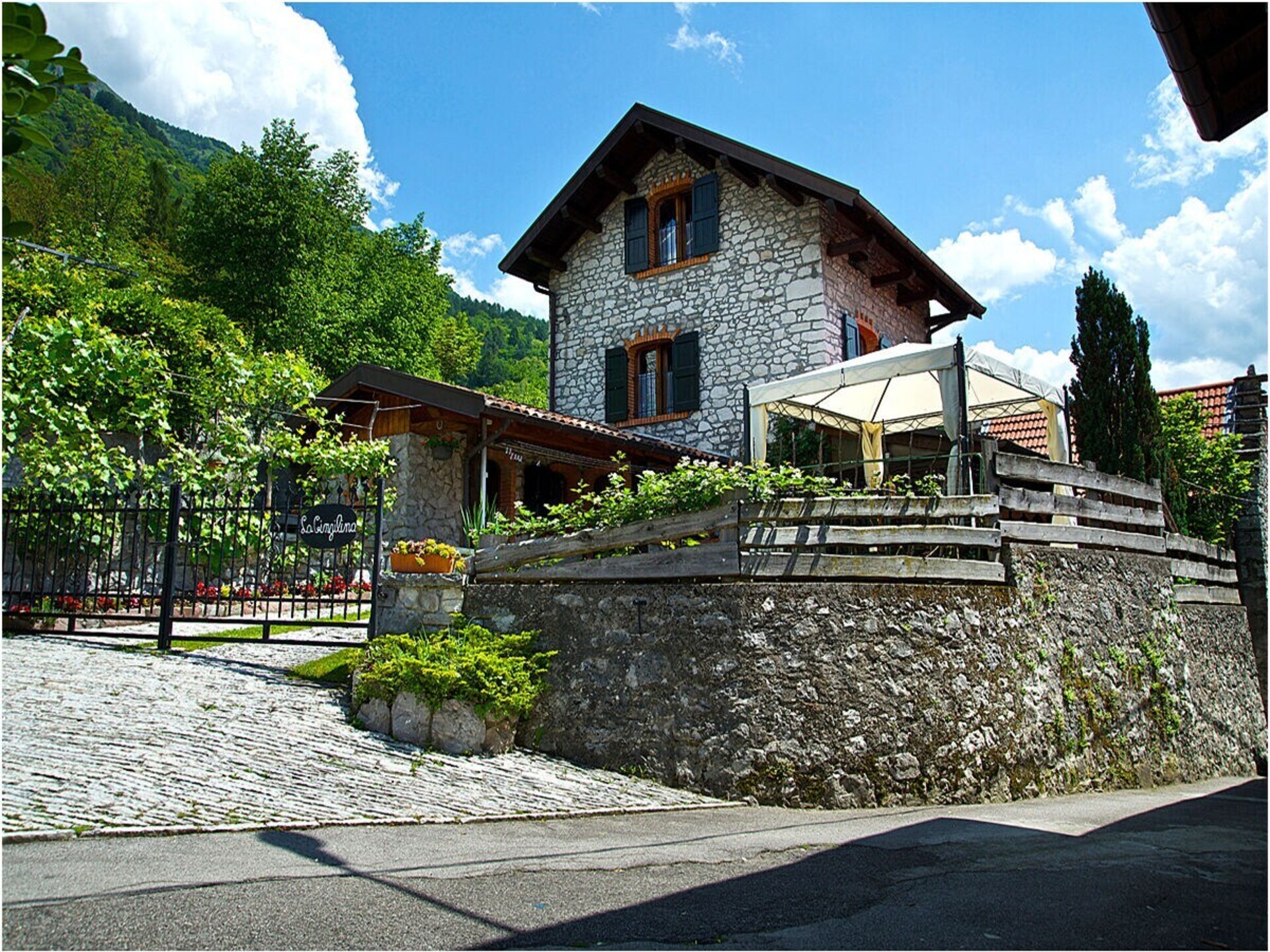 Sfeervol vakantiehuis in Ponte nelle Alpi met jacuzzi en bergzicht - foto 2
