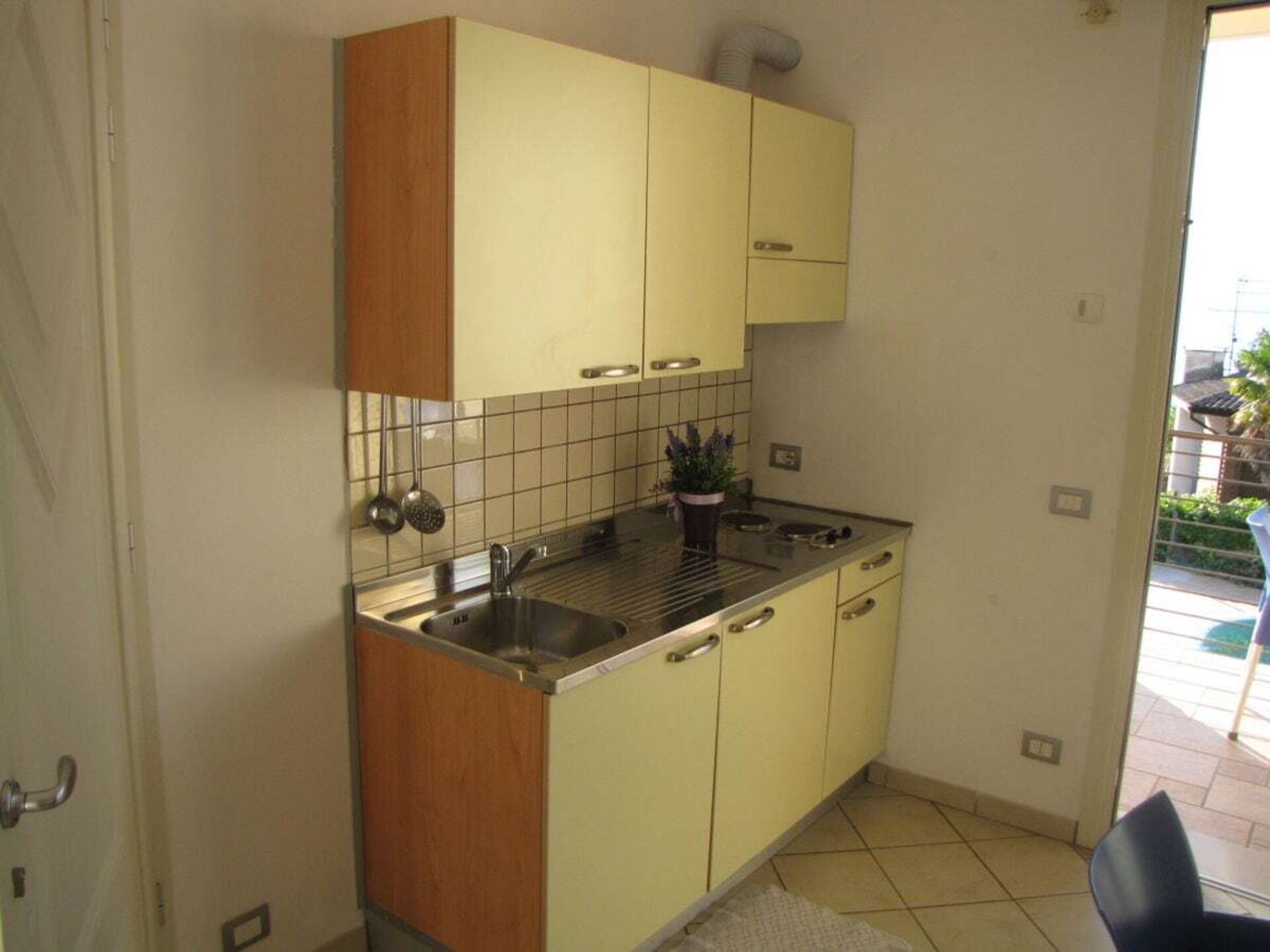 Knus appartement in Brenzone met zwembad en whirlpool, nabij het Gardameer - foto 8