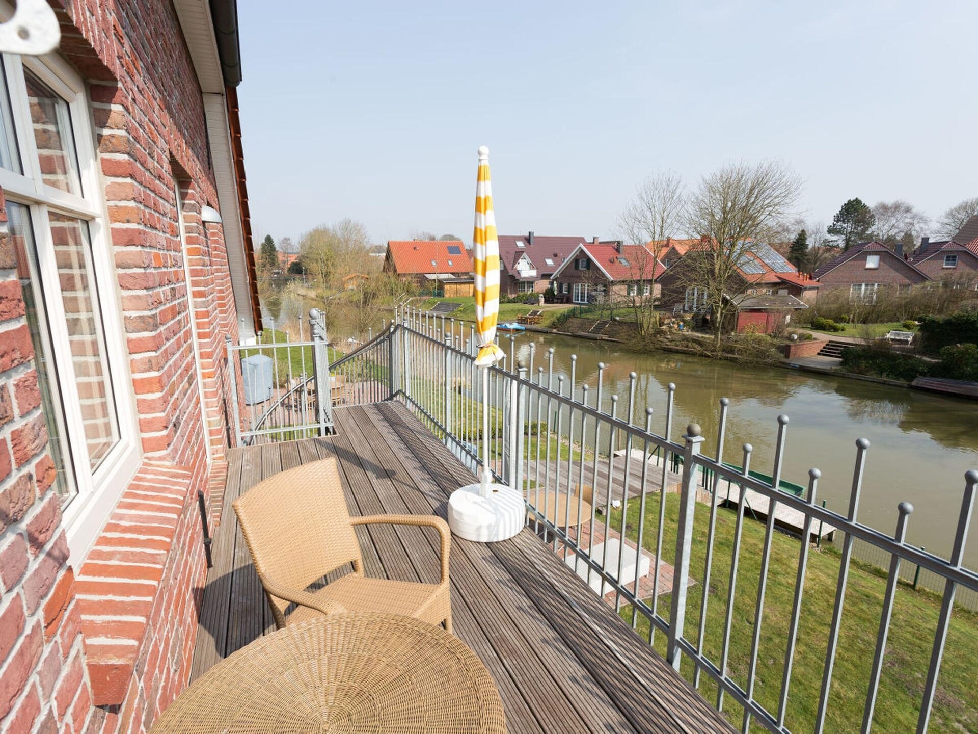 Kanaalvakantiehuis in Greetsiel met roeiboot, 6 personen - foto 16