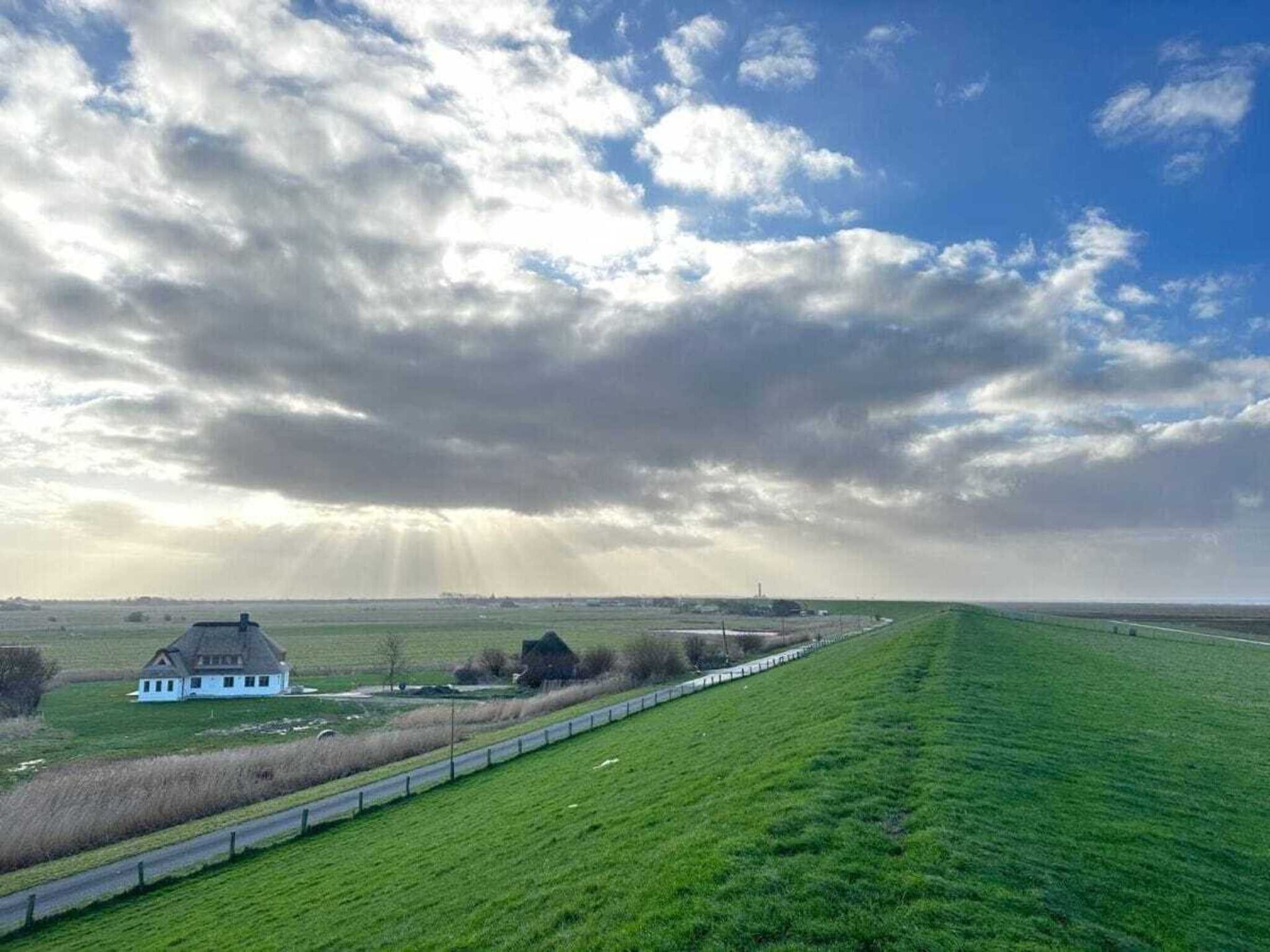 Stijlvol appartement met rieten dak aan de Noordzeekust bij Westerhever - foto 15