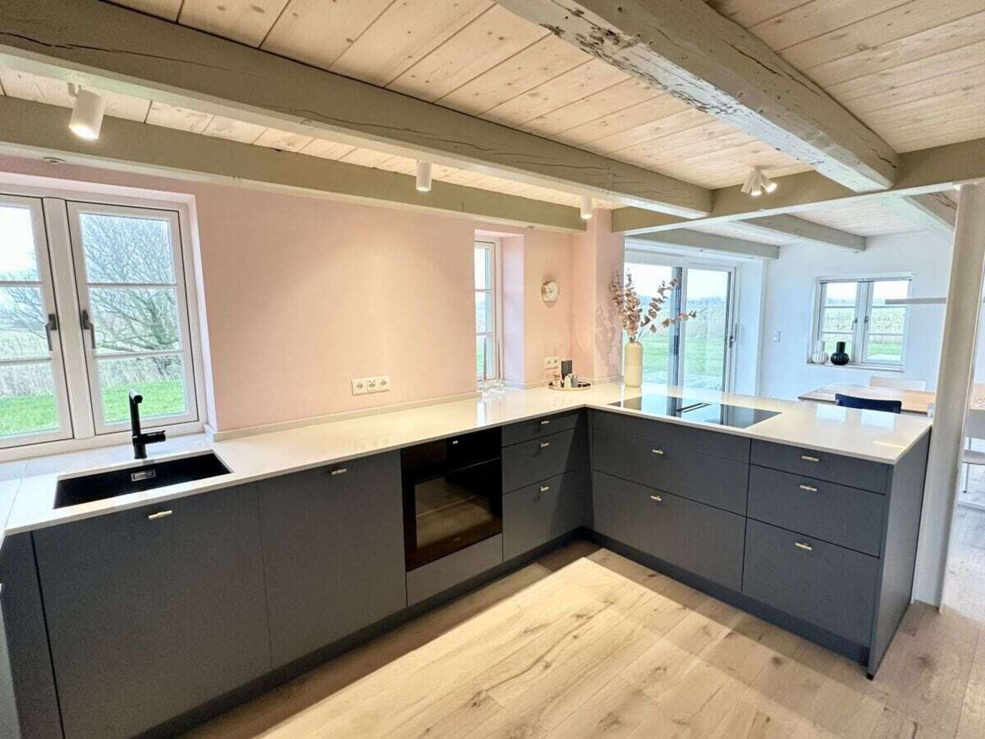 Stijlvol appartement met rieten dak aan de Noordzeekust bij Westerhever - foto 5