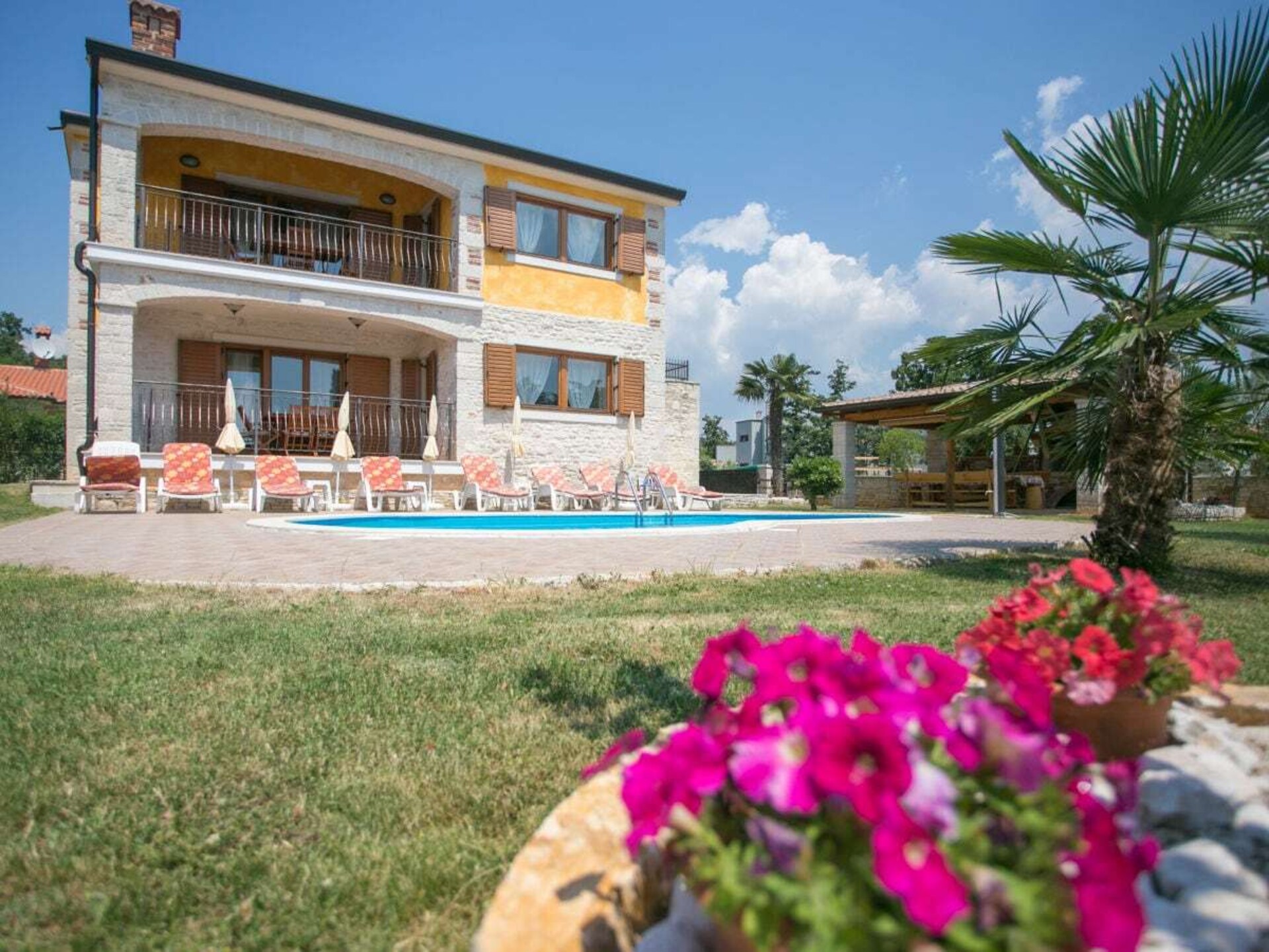 Ruim vakantiehuis Nevena met privézwembad bij Poreč voor 10 personen - foto 2