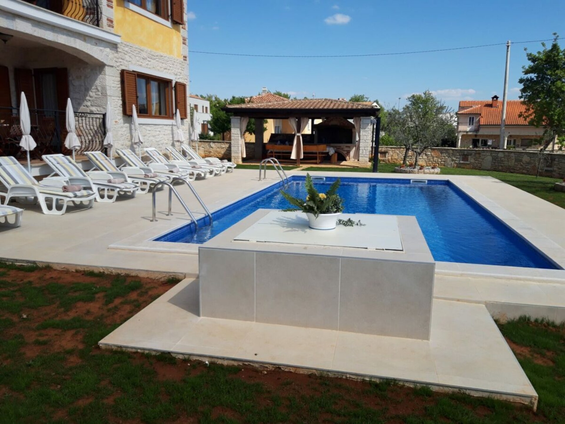 Ruim vakantiehuis Nevena met privézwembad bij Poreč voor 10 personen - foto 4