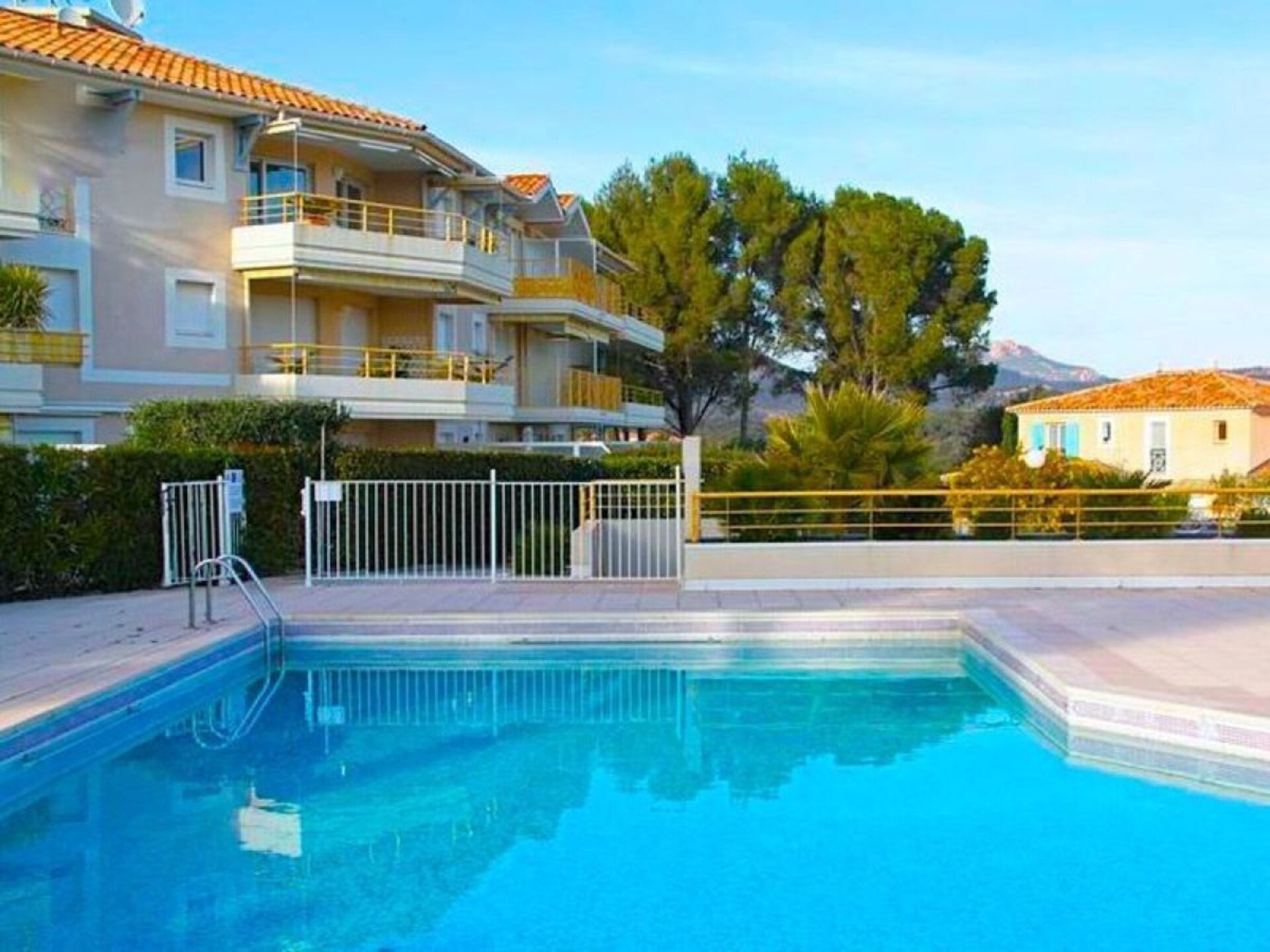 Zonnig appartement in Saint-Raphaël met uitzicht op de golfbaan - foto 5