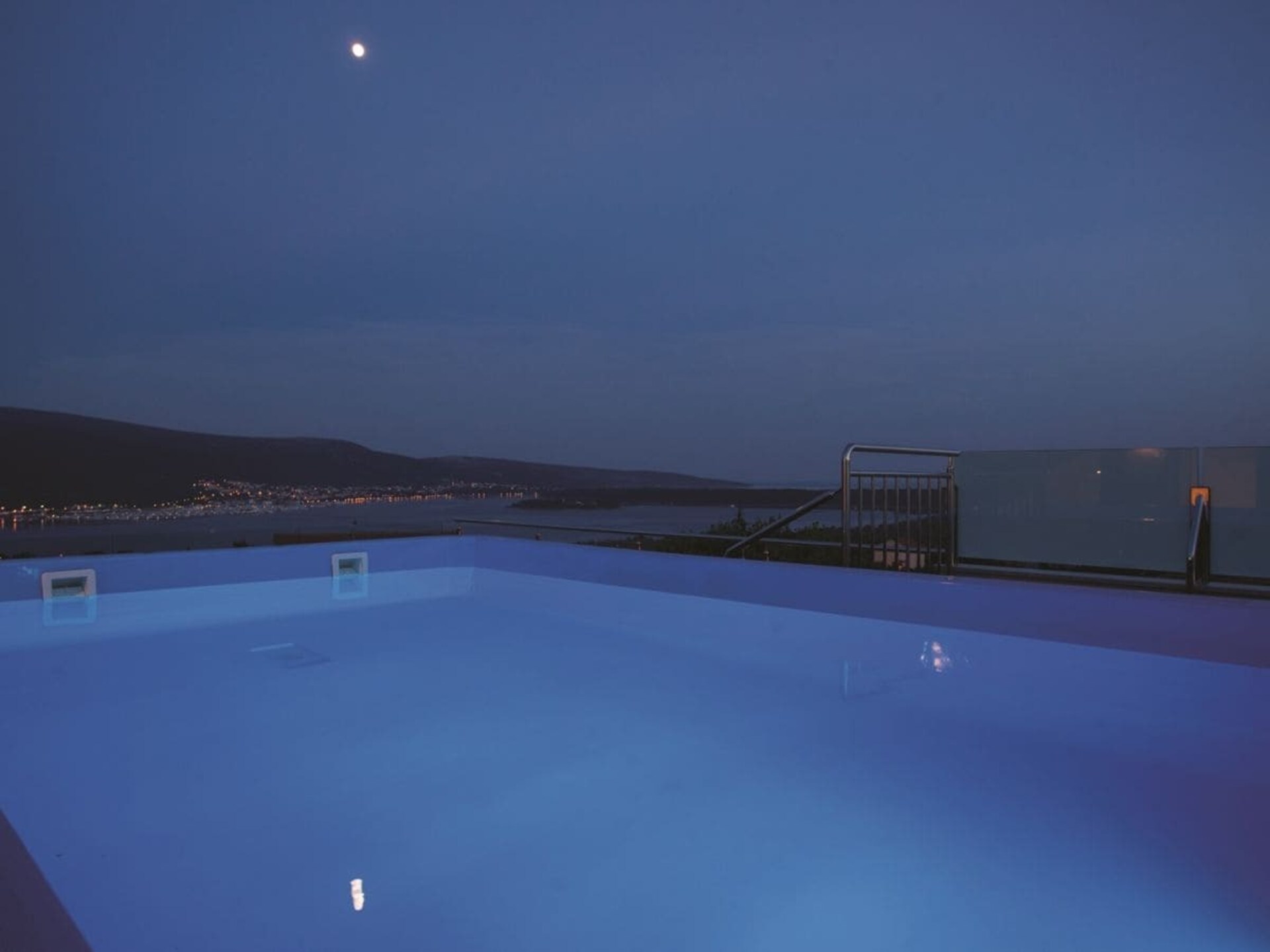 Villa met panoramisch dakterras, zwembad en sauna in Kornić - foto 10